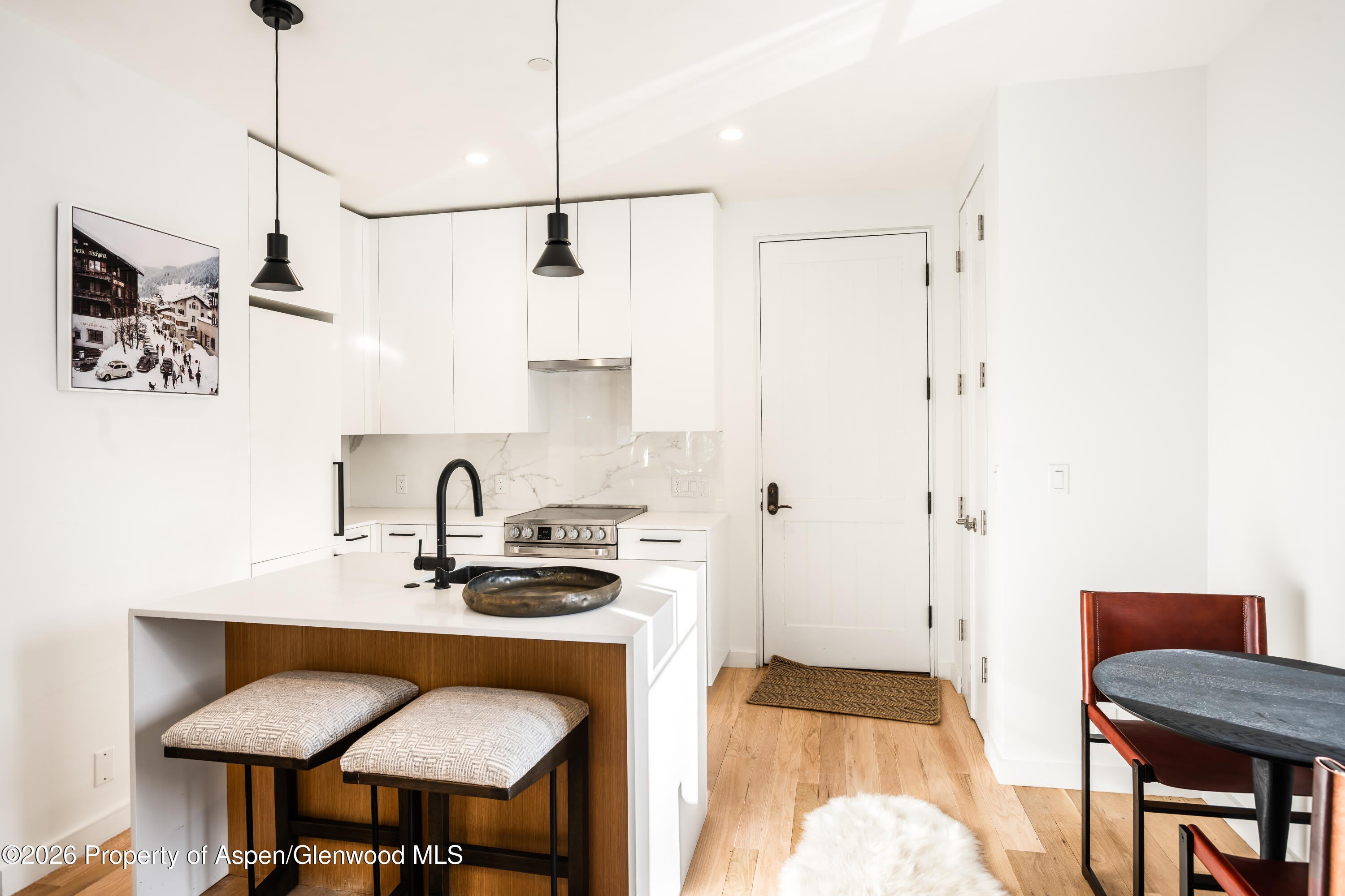 501 W Main Street – photo 3