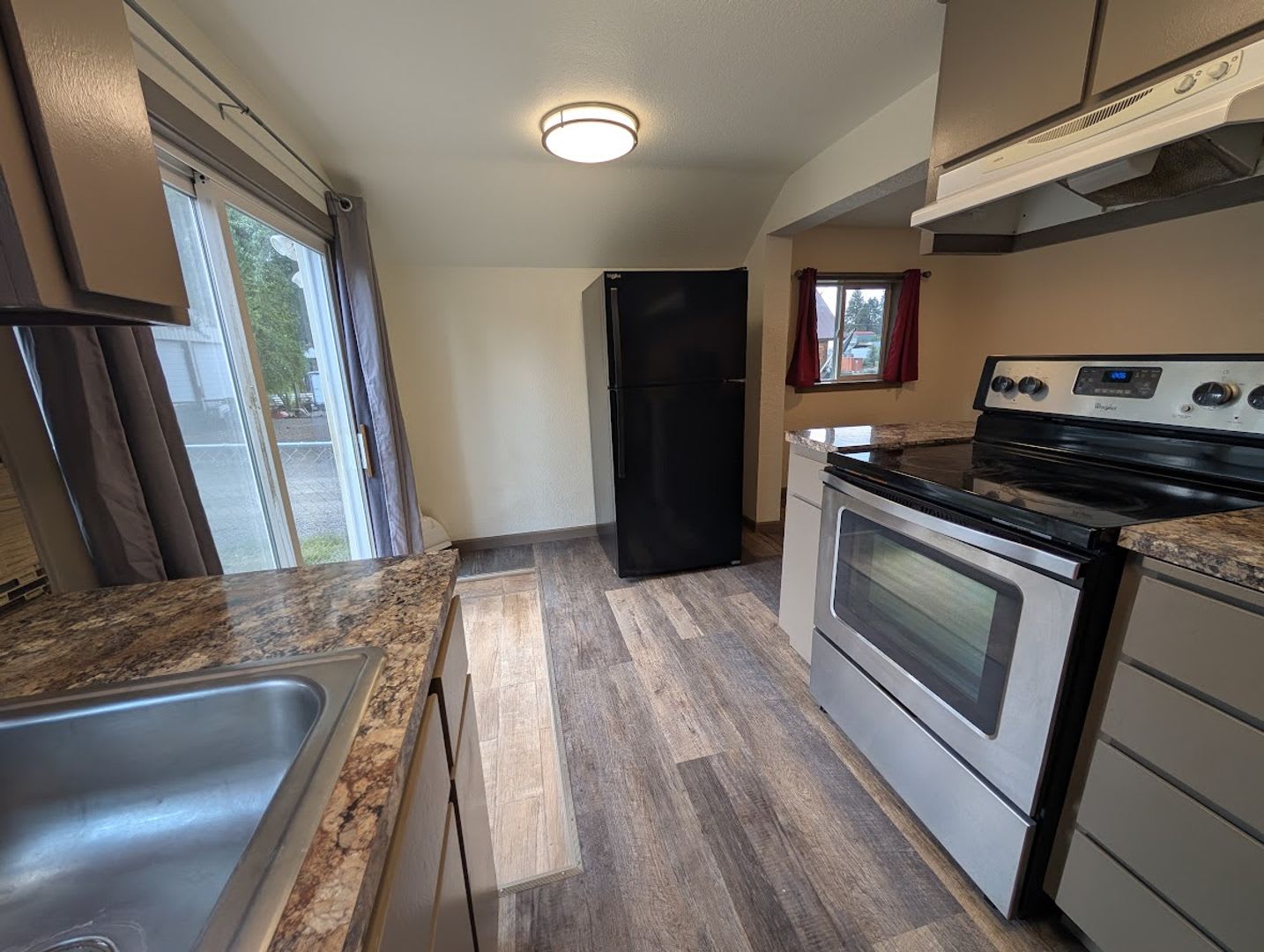 2 Bedroom 1 Bath Winchester House – photo 2