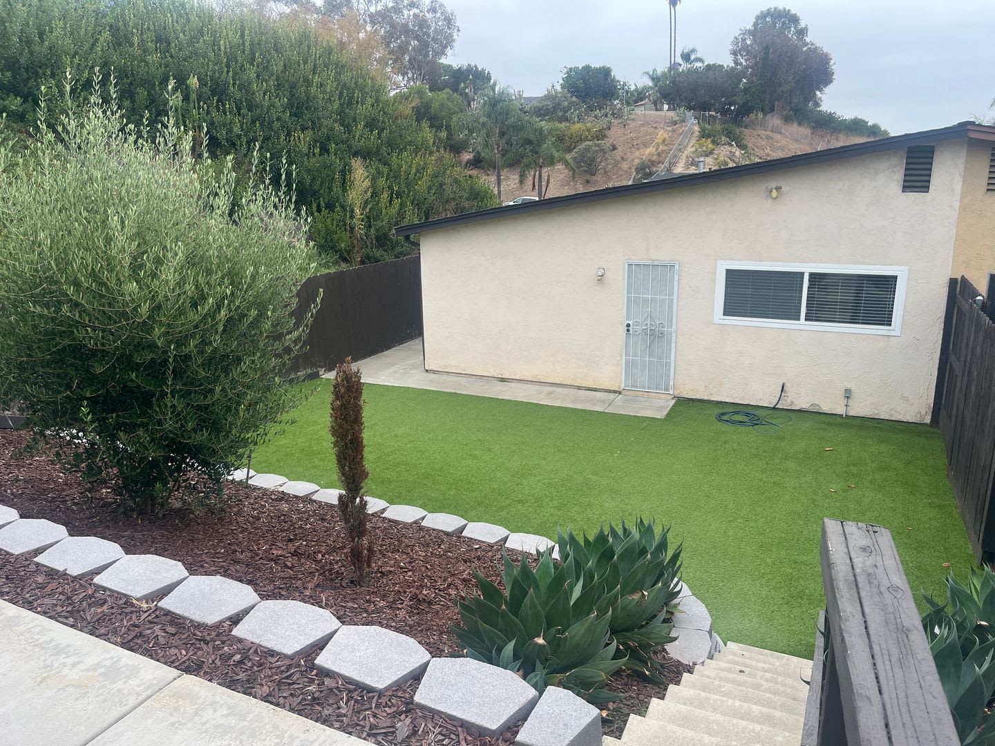 3bd/2ba Single Story Duplex with New Luxury Vinyl Plank! – photo 5