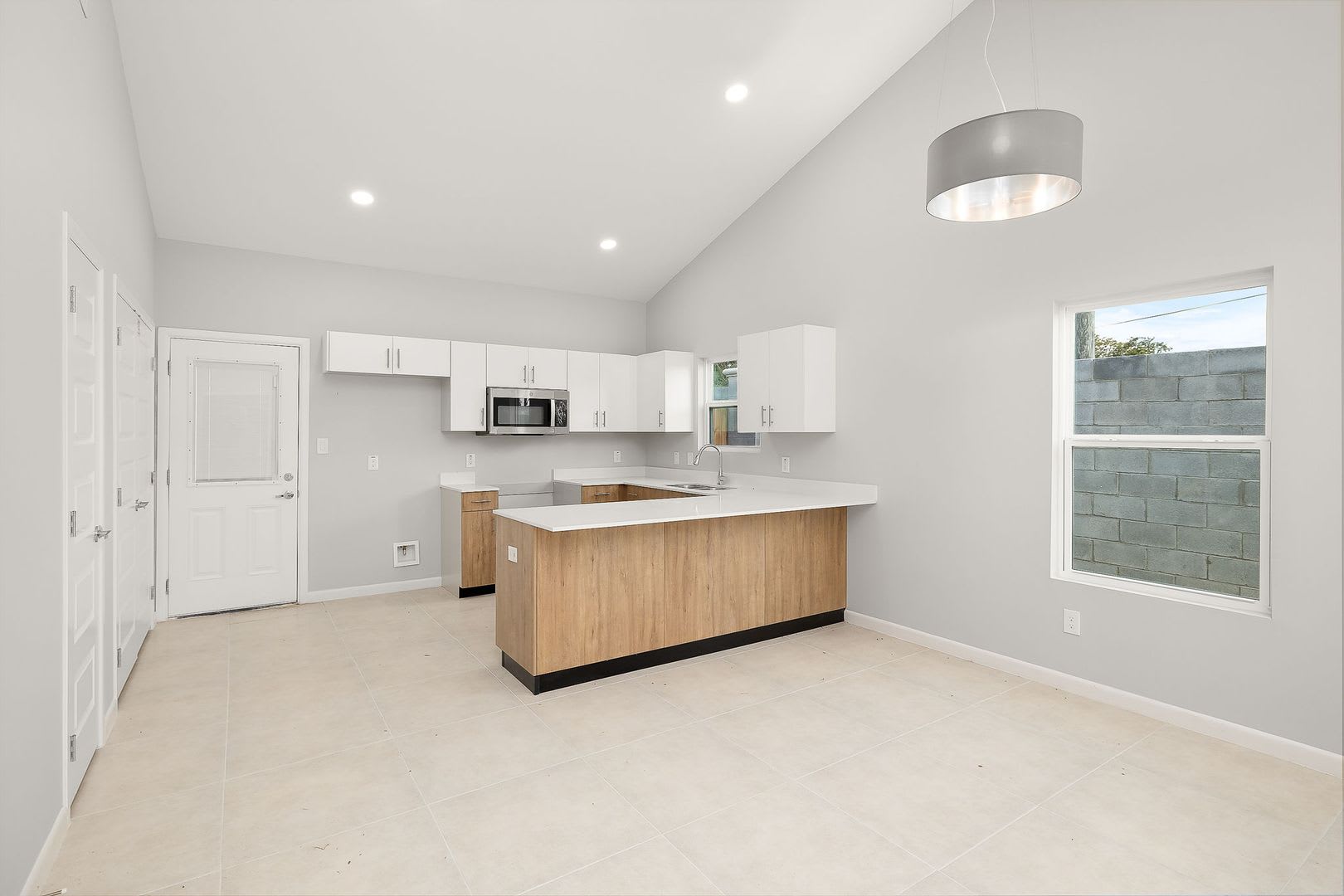 Brand-New 3 Bedroom, 2 Bath Apartment for Rent – photo 3