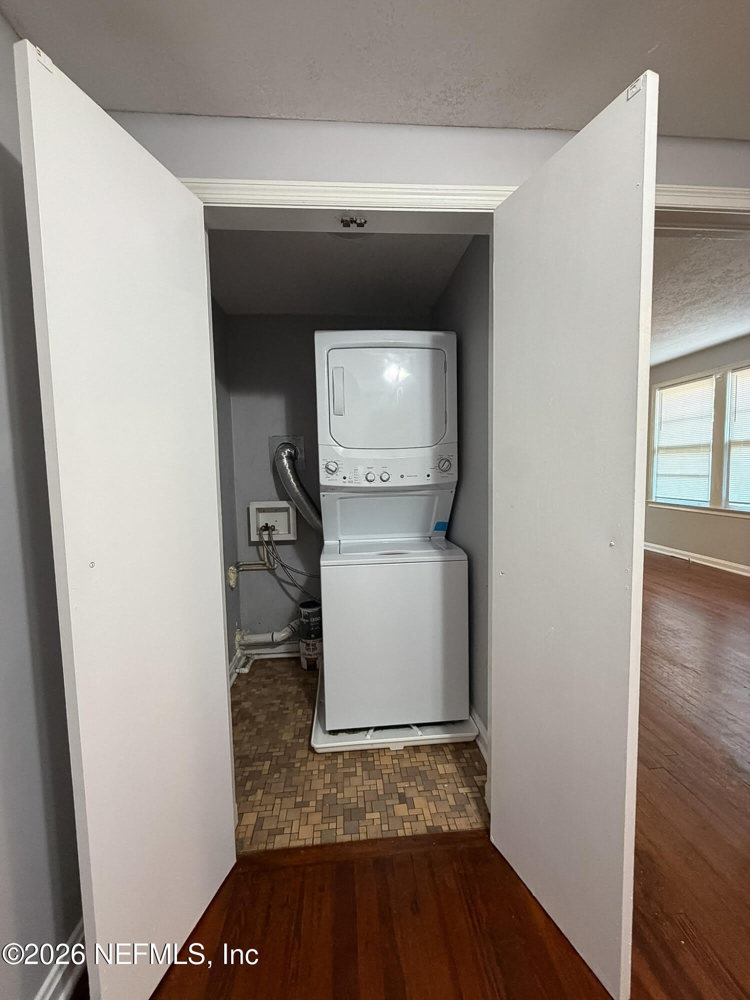2575 MYRA Street – photo 5