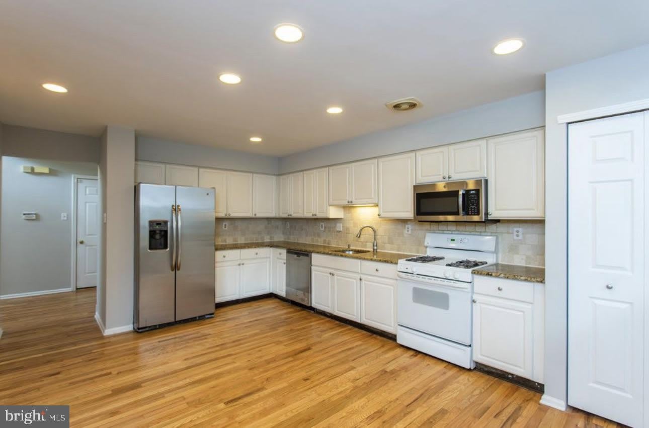 105 Farrington Court – photo 5