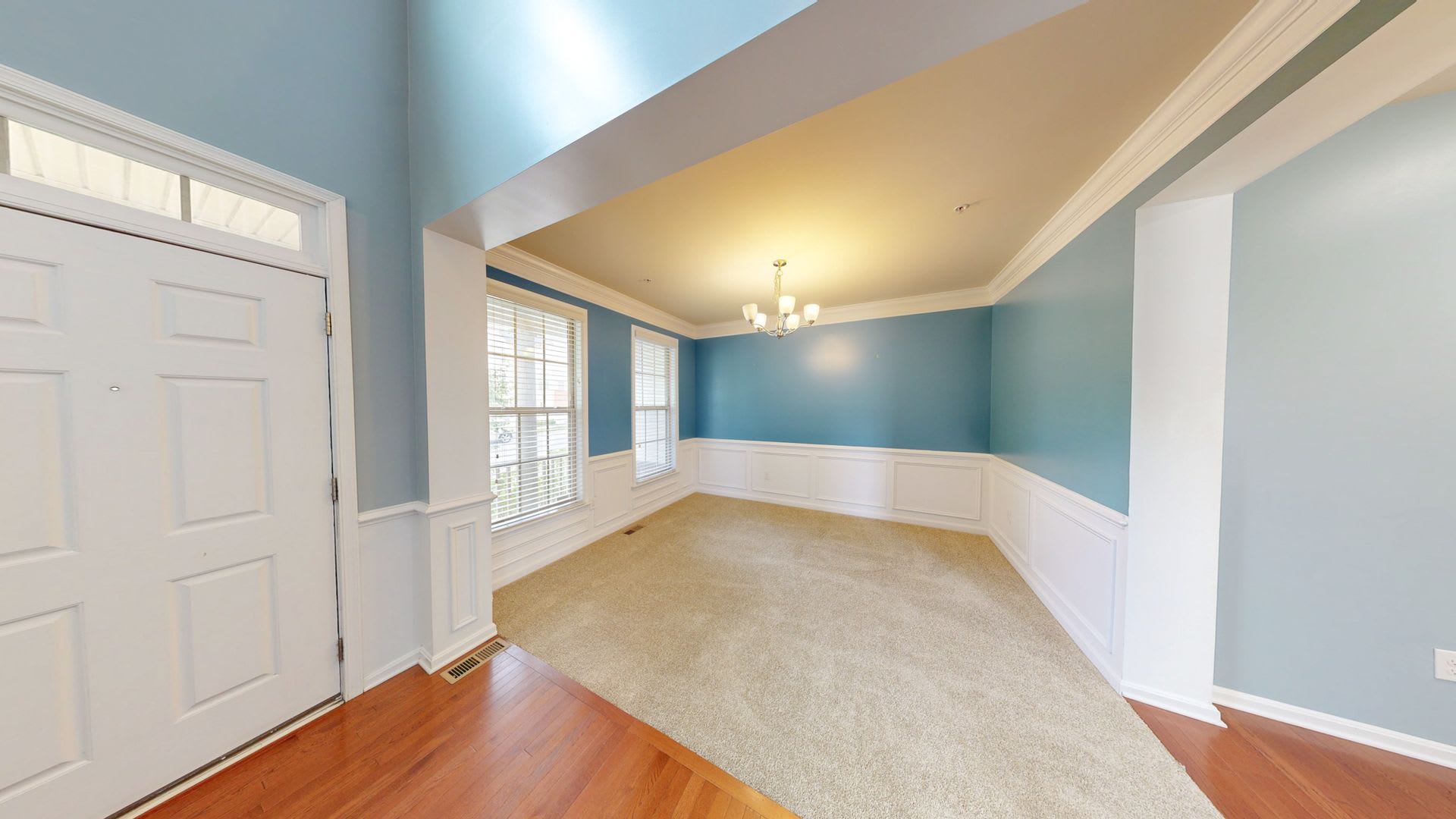 Gorgeous Large SF 5 beds + 4 Full BATHS – photo 3