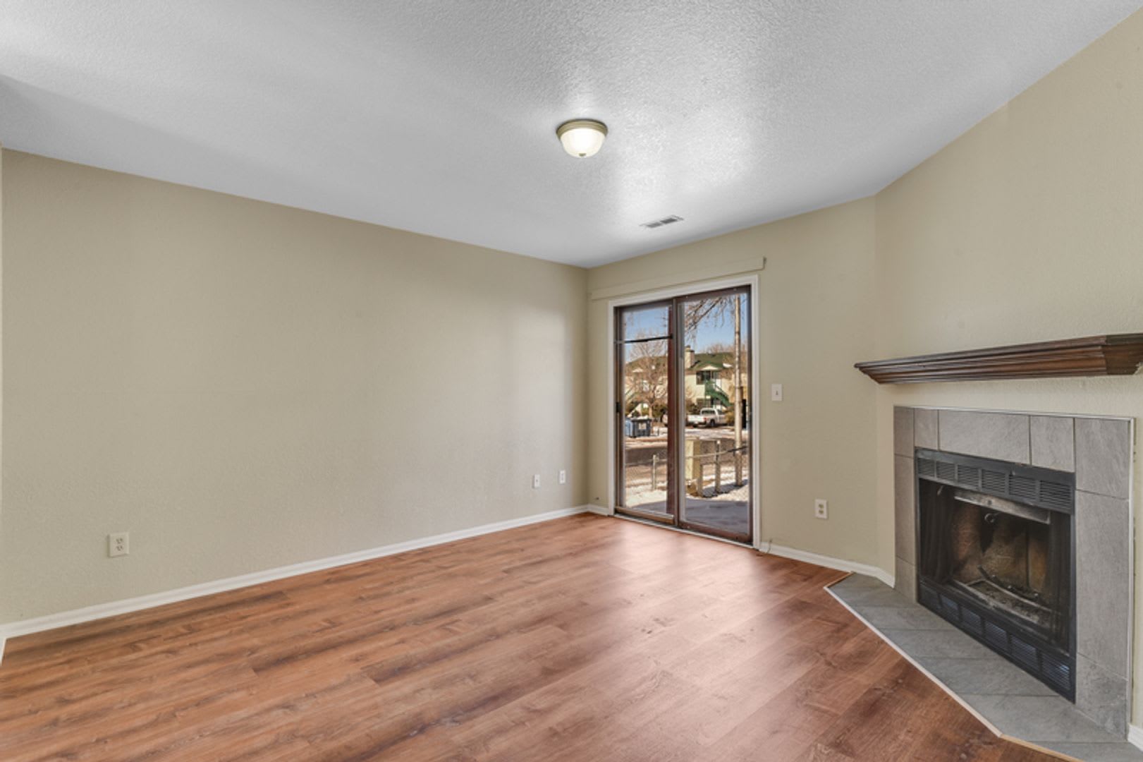 2Bd 1Ba In Park Hill Neighborhood – photo 2