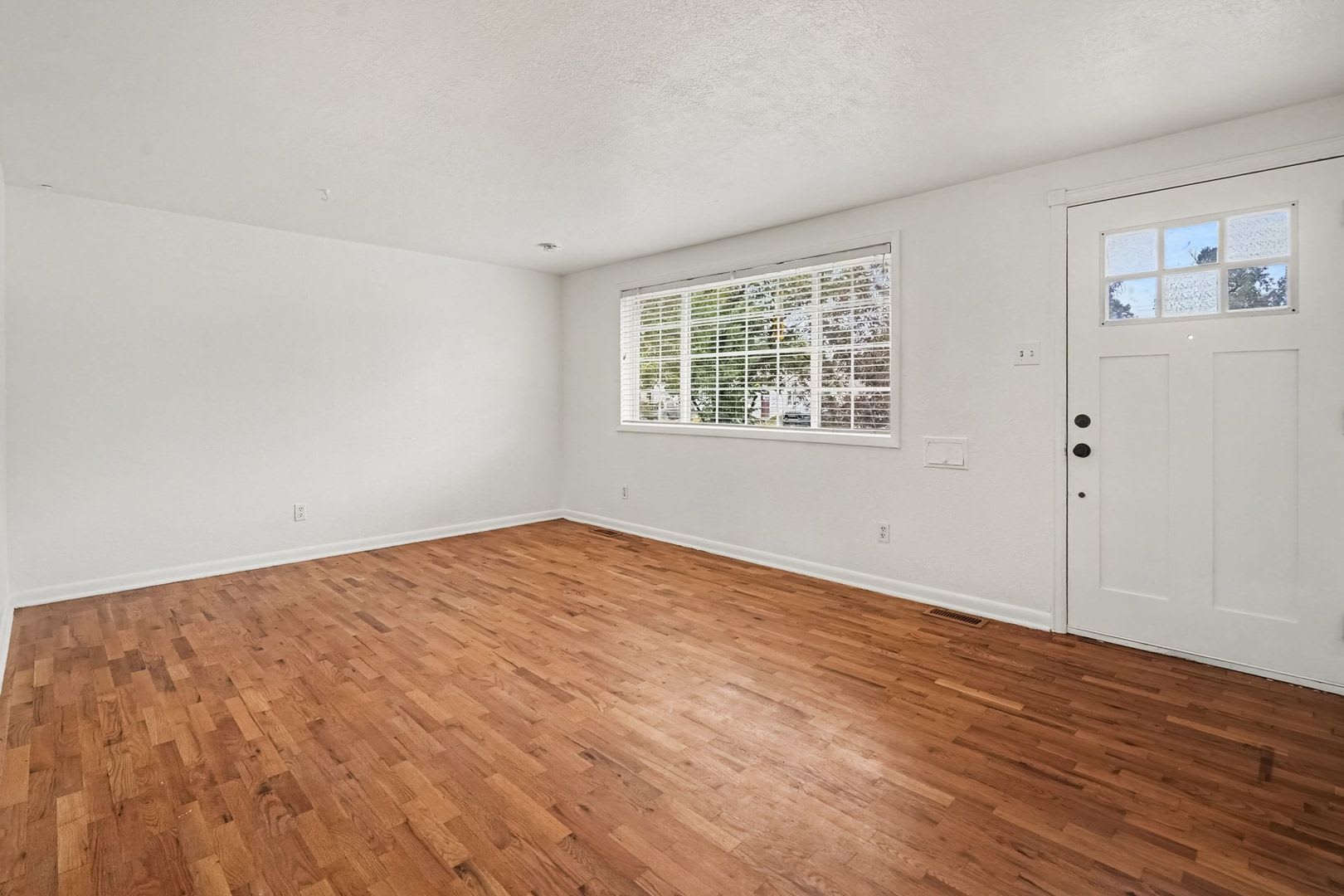 Spacious 5-Bedroom Denver Home with Updated Kitchen and Large Fenced Backyard – photo 4