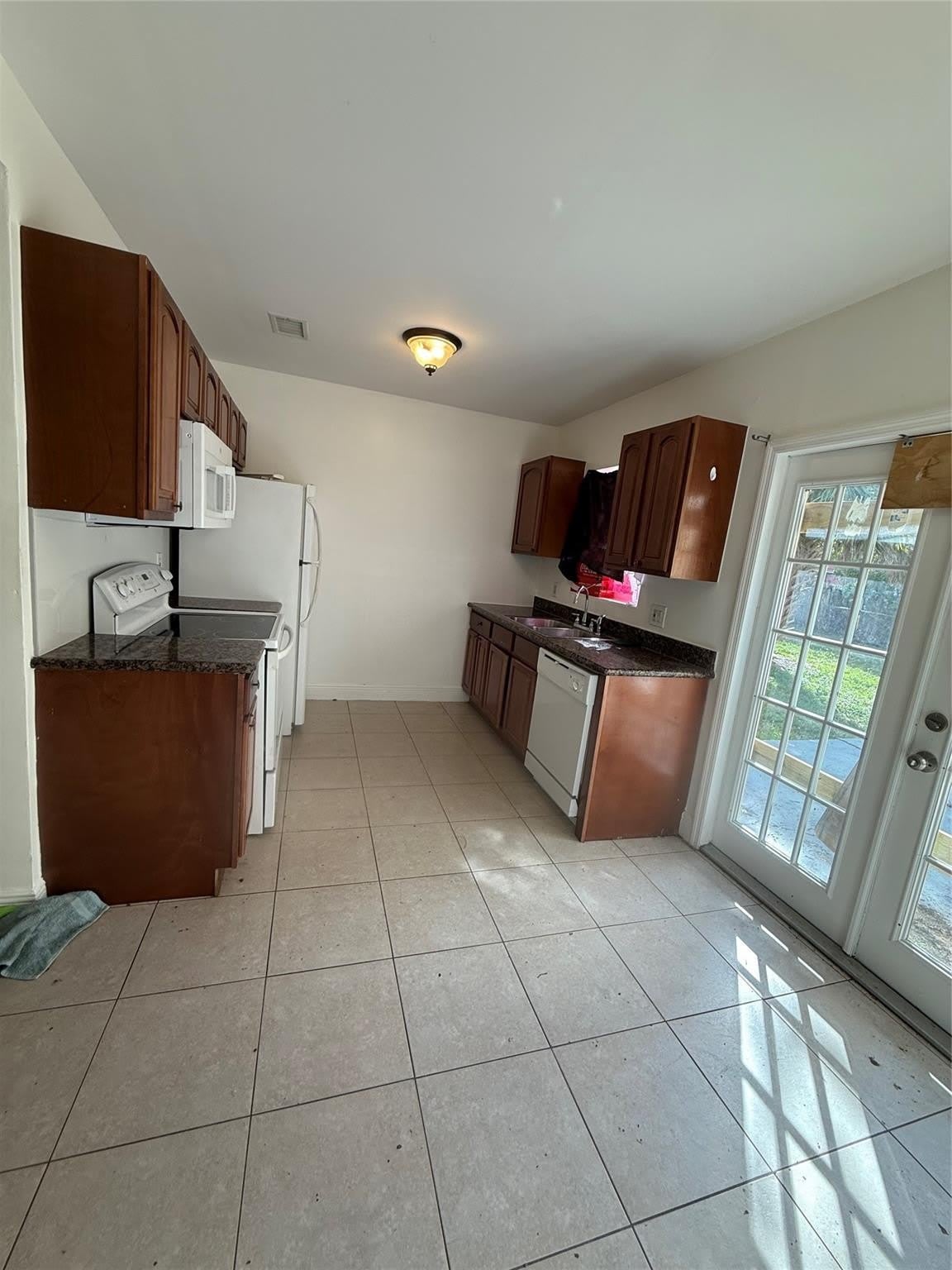 1139 NW 9TH Avenue – photo 5