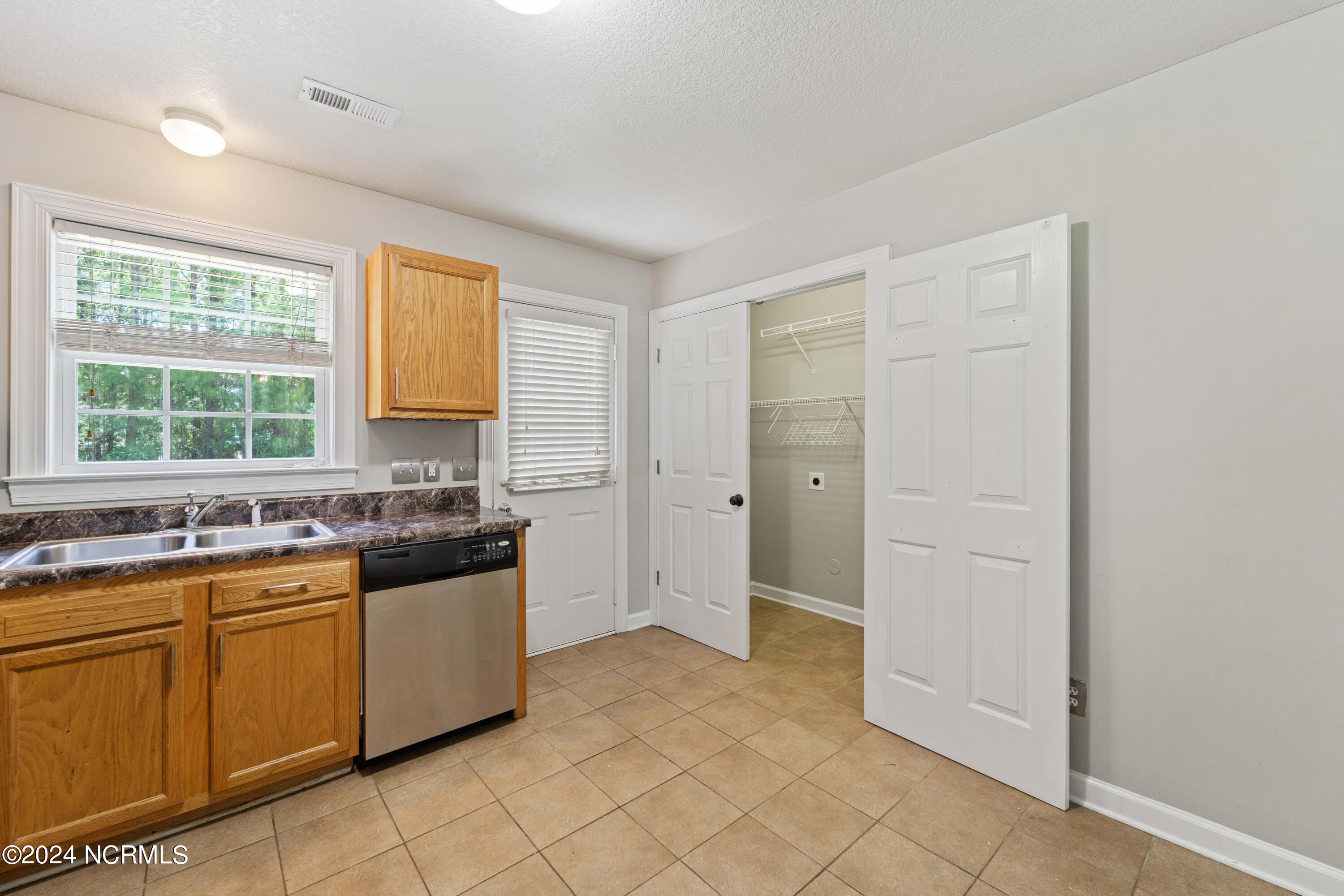 206 Streamwood Drive – photo 4