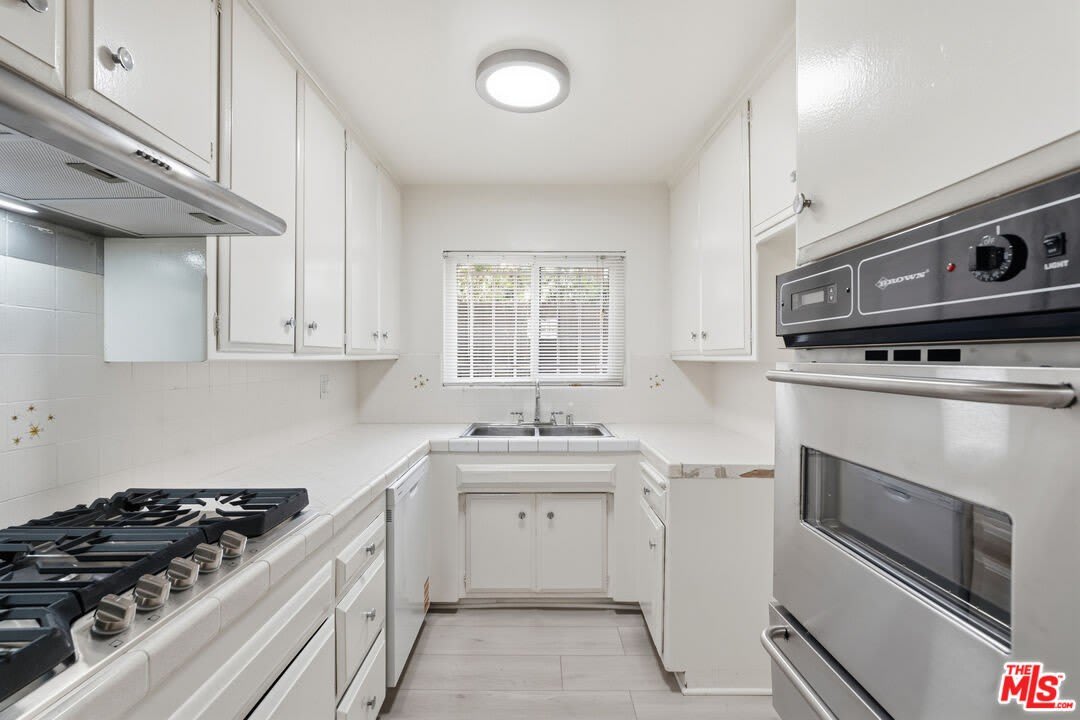 2332 S Beverly Glen Blvd – photo 4