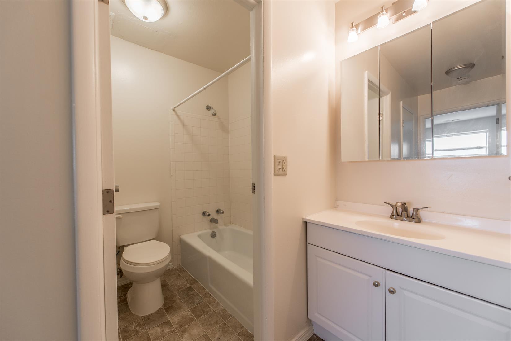 310 Oak St – photo 5