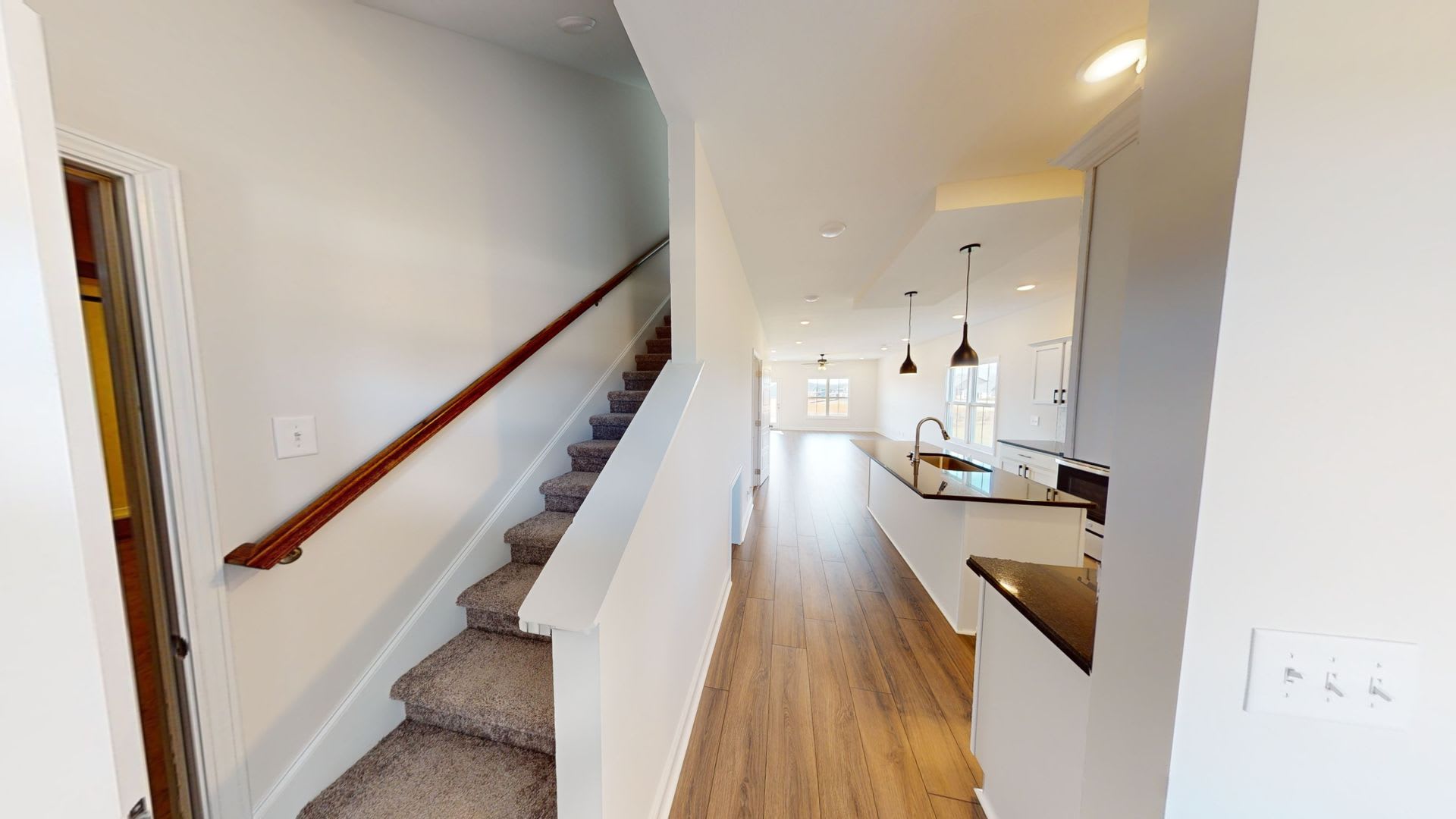 Modern Comfort, Great Location, and Pet-Friendly Living – photo 4
