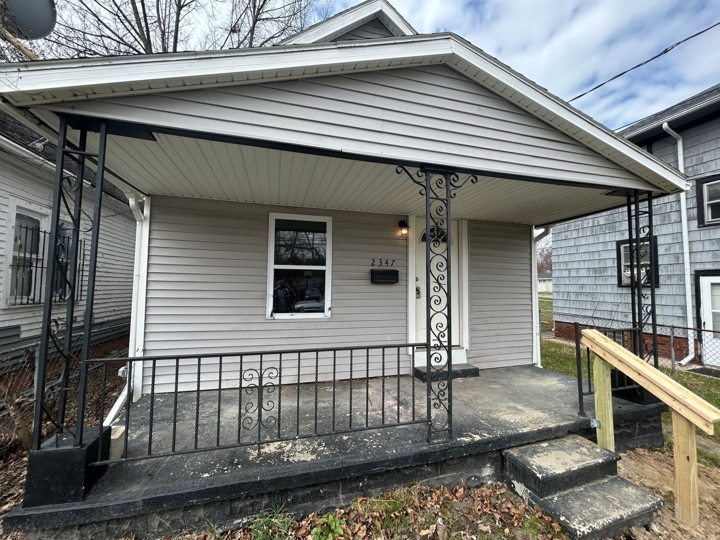 Charming 2-Bed Home Near Ottawa Park & University of Toledo – photo 2