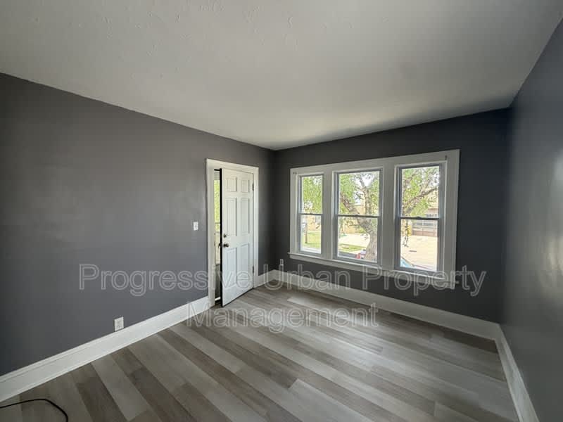3235 West 121st Street – photo 4