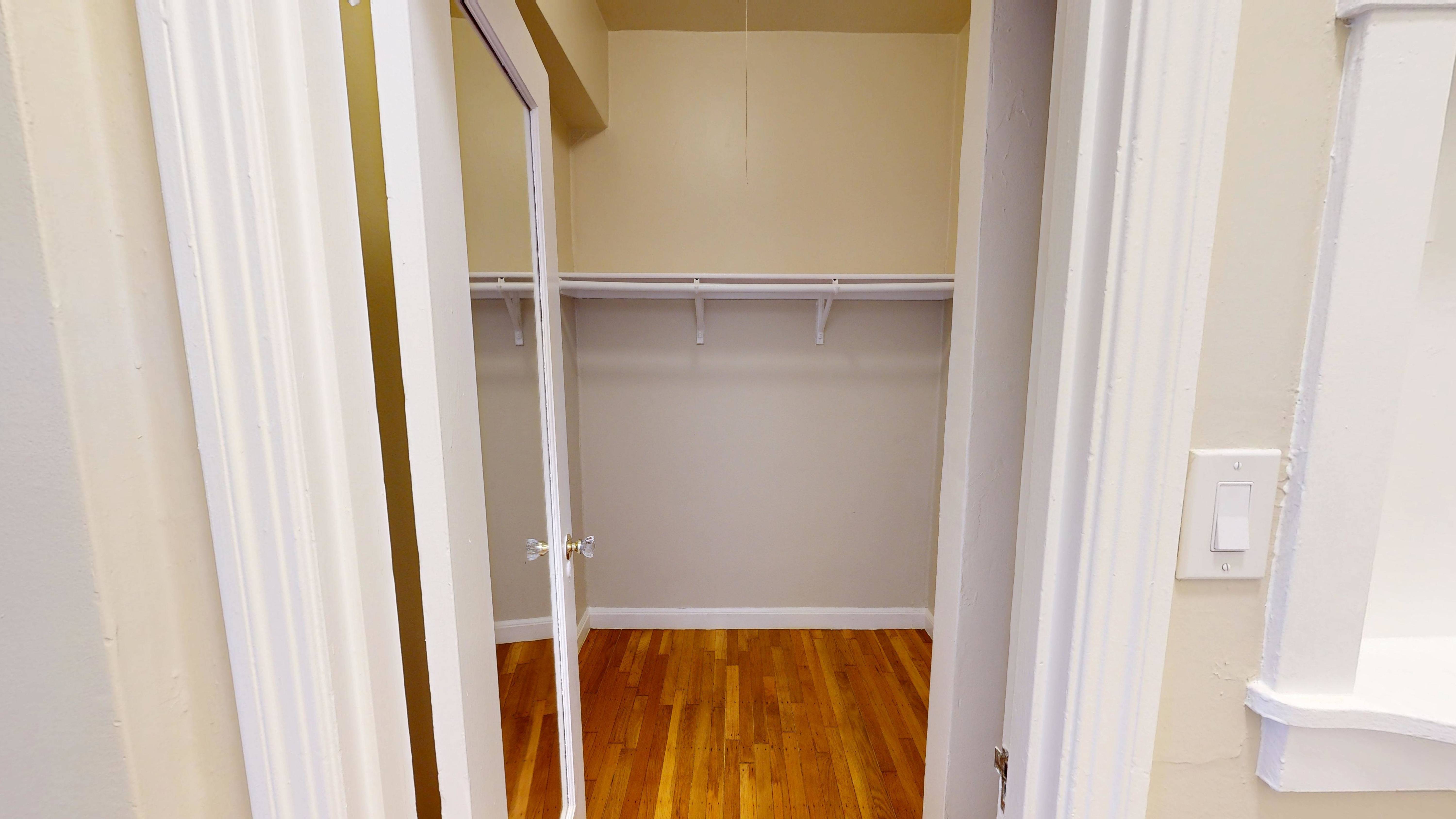 1520 Gough – photo 2