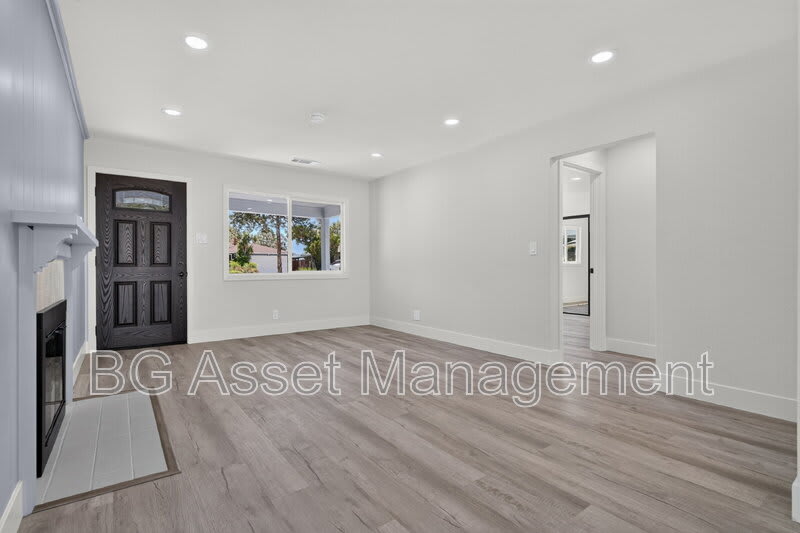 1910 Encima Drive – photo 2