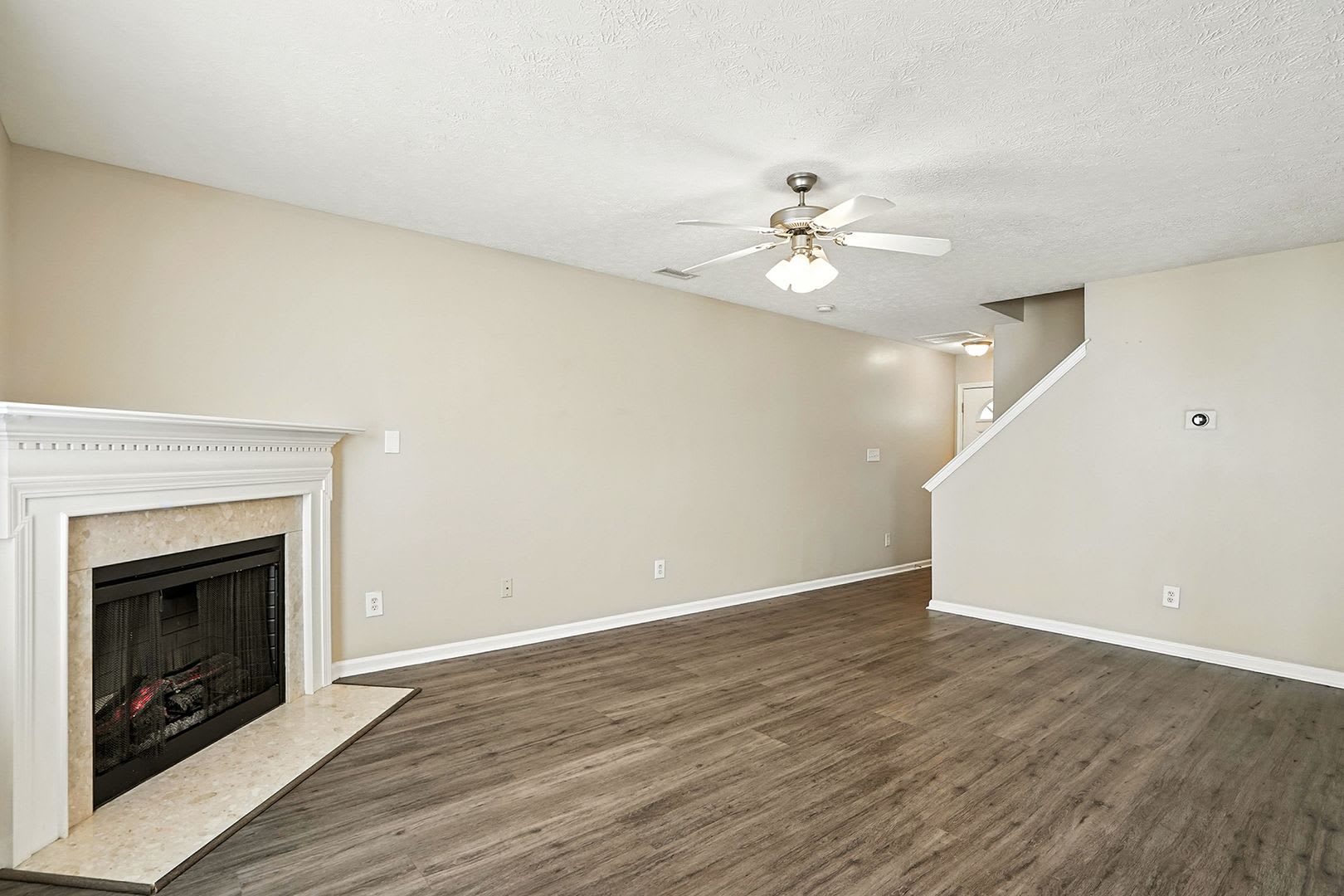 Charming 3-Bedroom Townhome with Fenced Backyard in Raleigh – photo 5