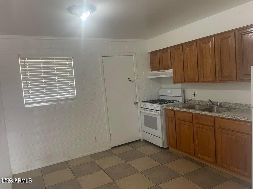 2633 W Belmont Avenue – photo 2