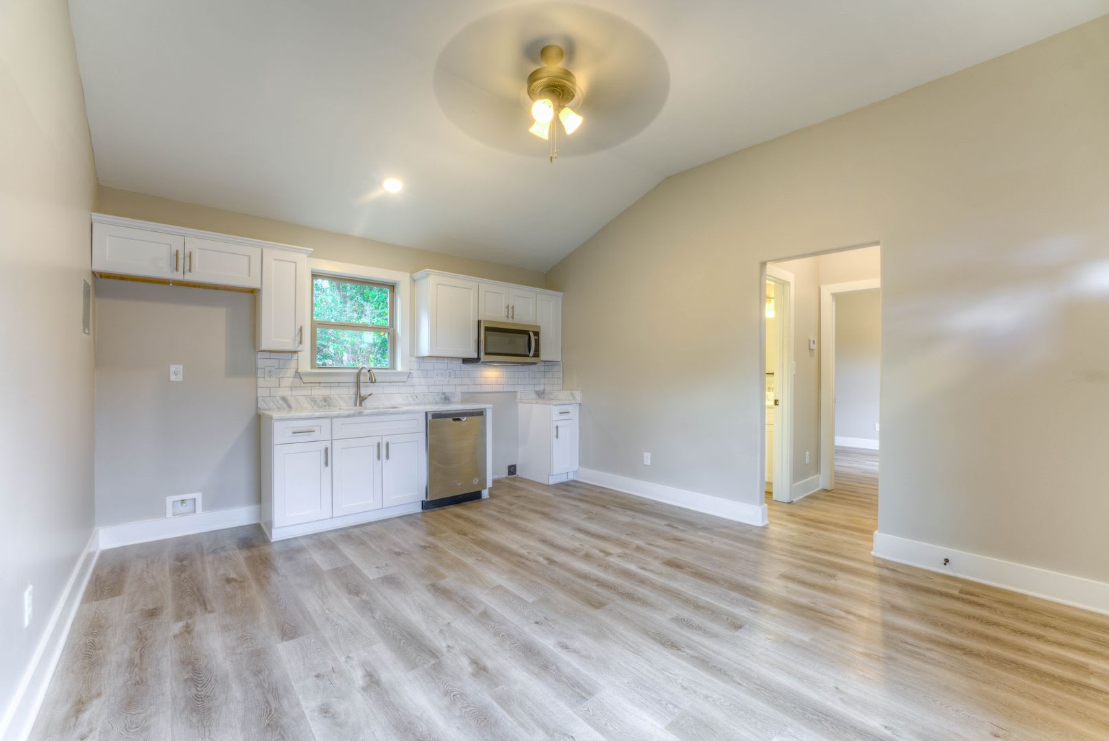 Charming Newer 1-Bedroom Home in Vollintine-Evergreen – photo 3