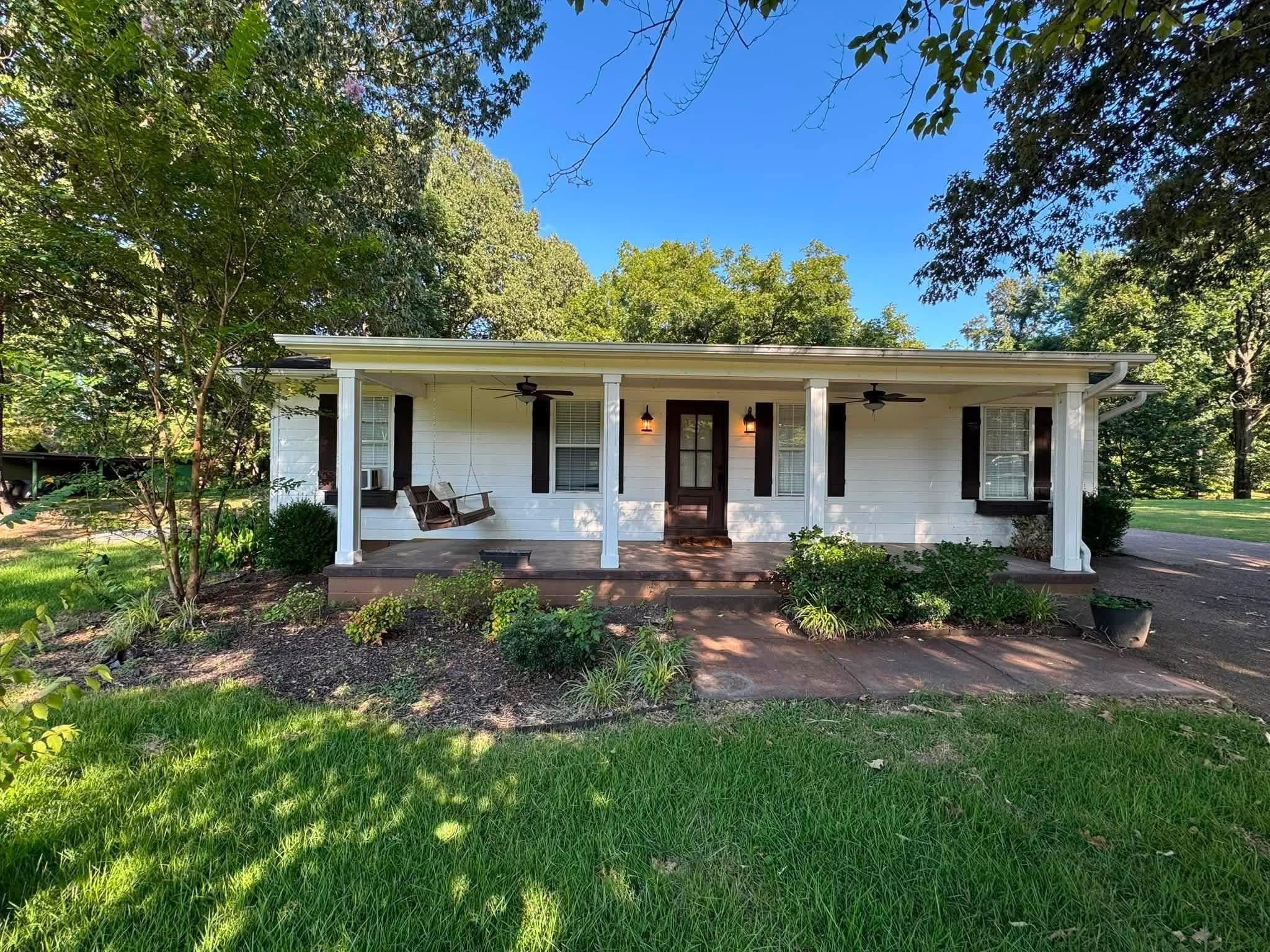 1498 Garland Dr – photo 1