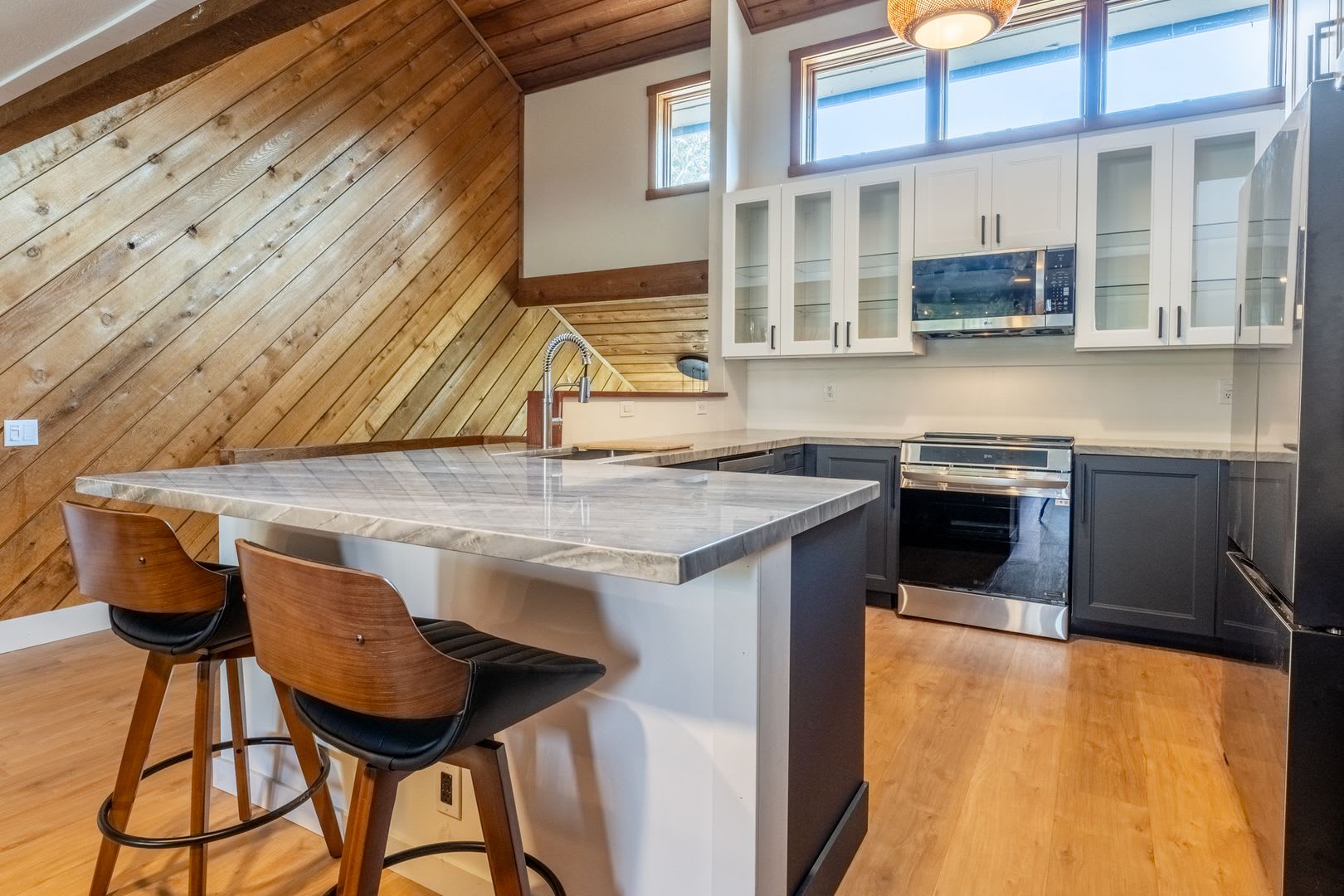Spacious Snowcreek III Condo – Winter Rental – photo 2