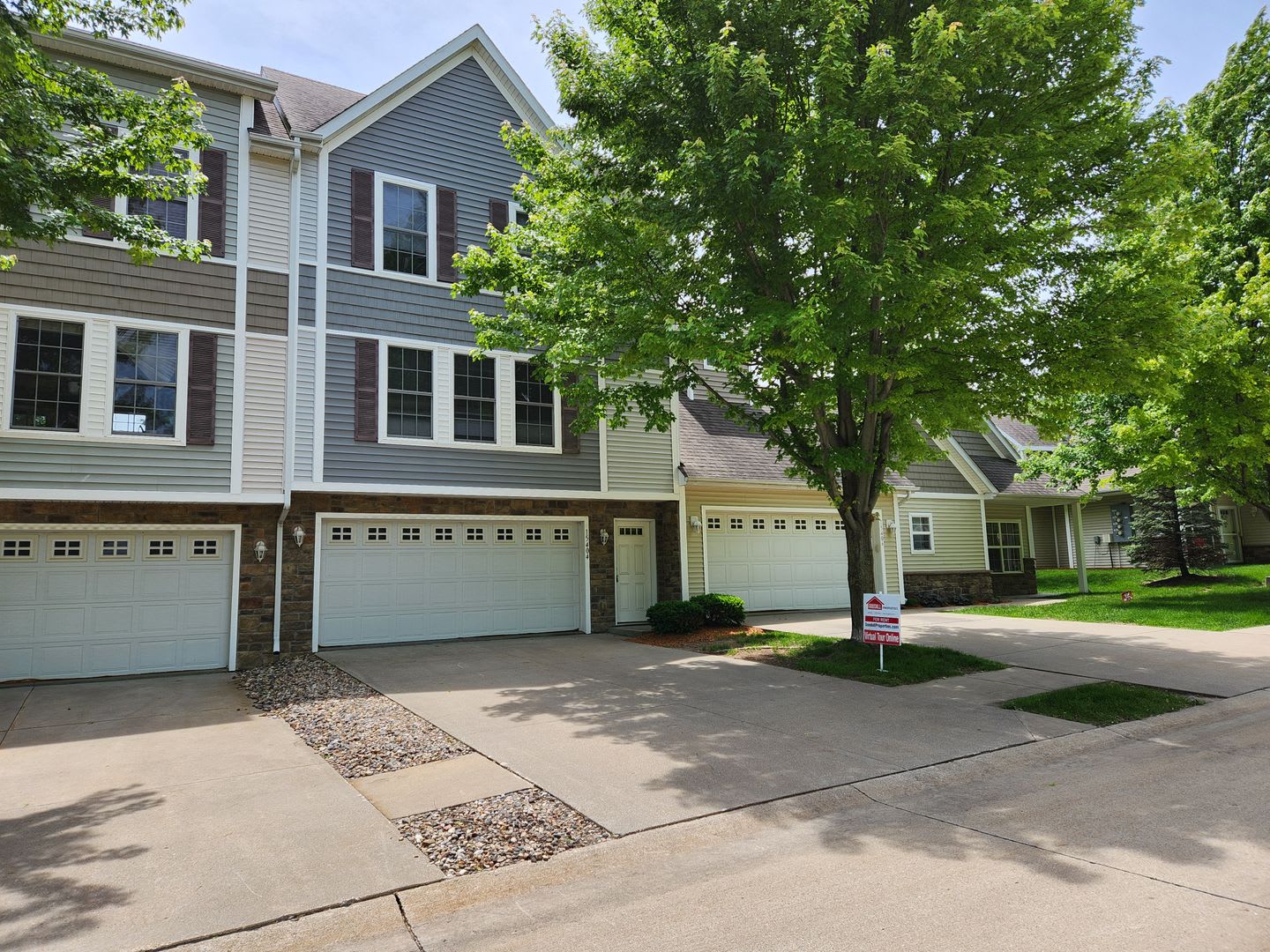 Now $1,550! Spacious Urbandale Townhome with 2-Car Garage & Lawn Care Included – photo 1
