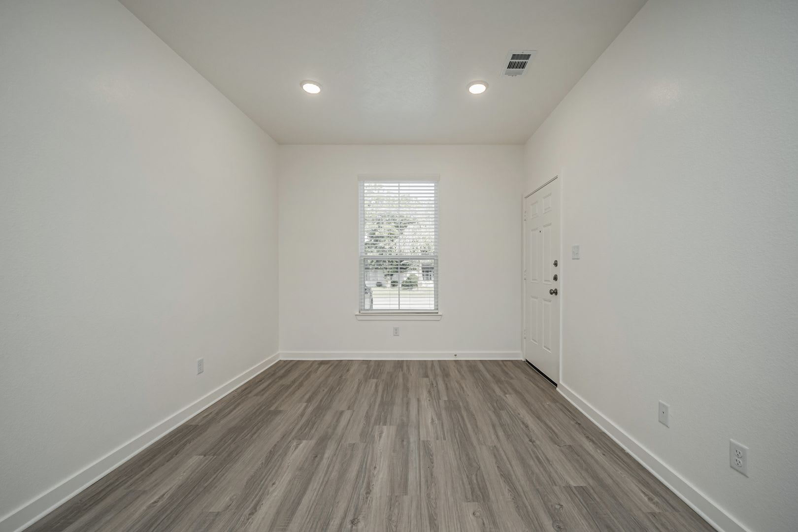 Remarkable Value Spacious 2 Bed With Modern Finishes – photo 4