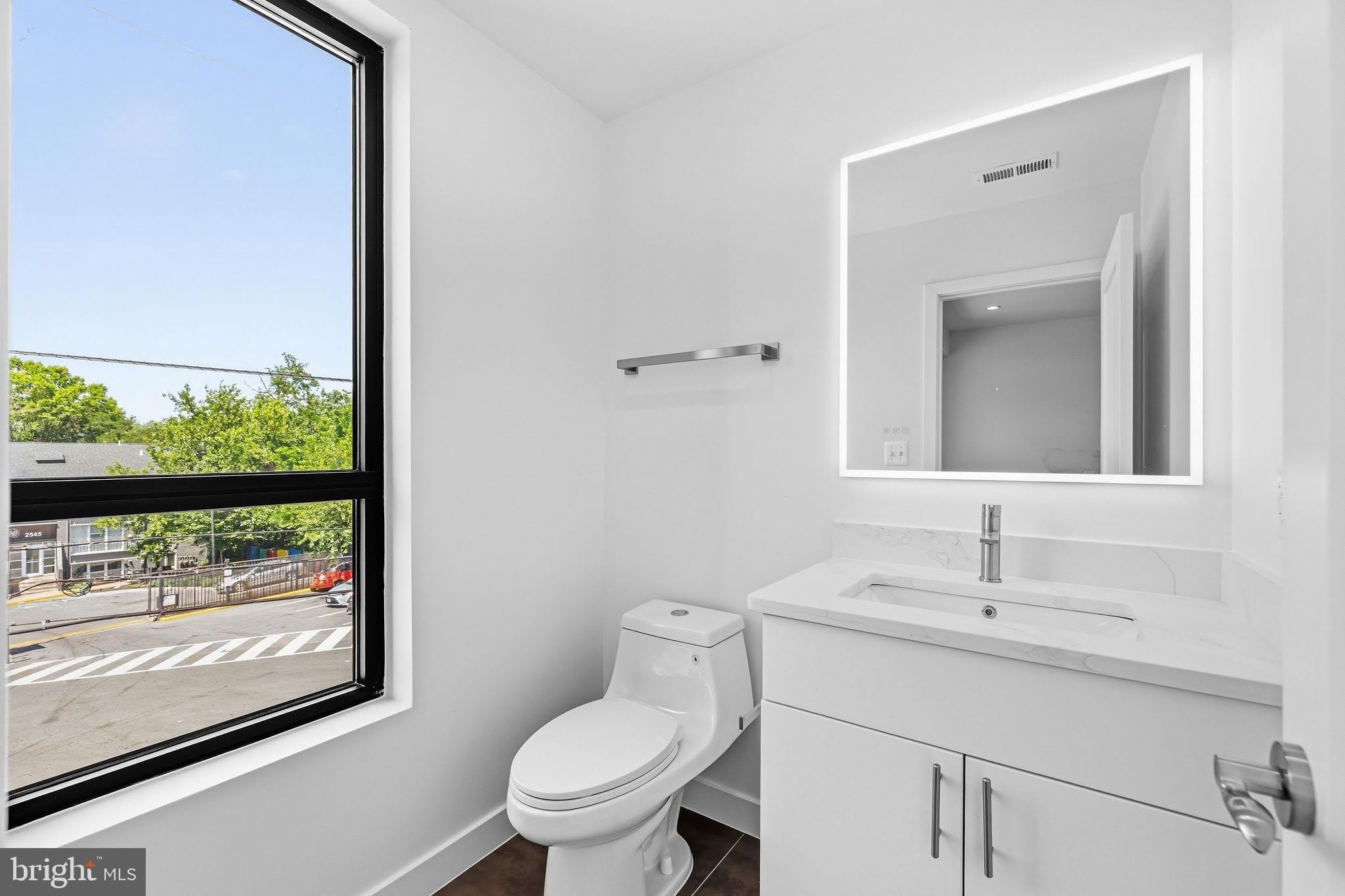 2534 ELVANS Road SE – photo 2