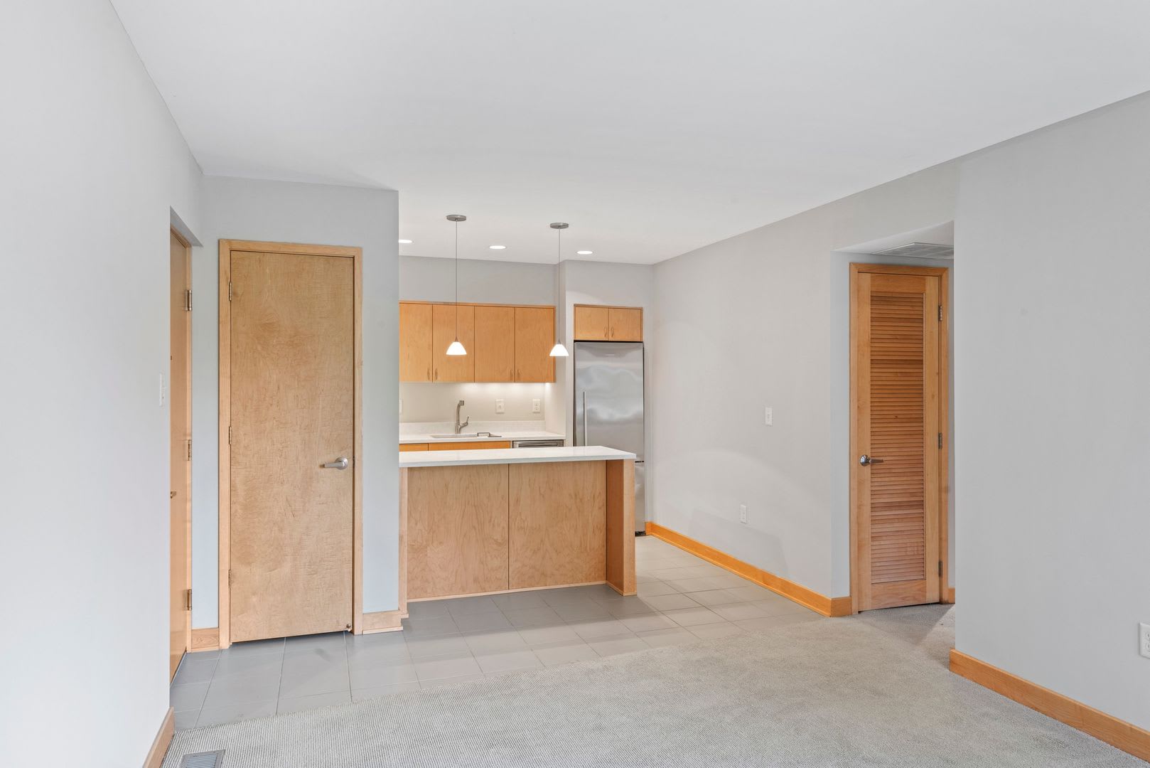 1, 2 &amp; 3 Bedrooms Available, near U of M! Beautiful remodeled Apartments! Lauderdale – photo 5
