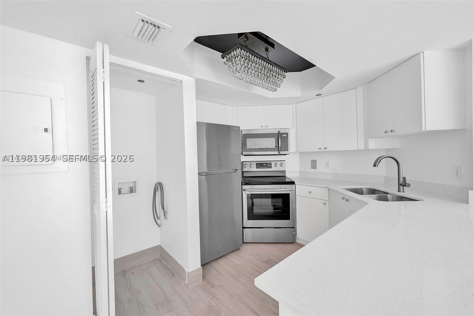 8911 Collins Ave – photo 5