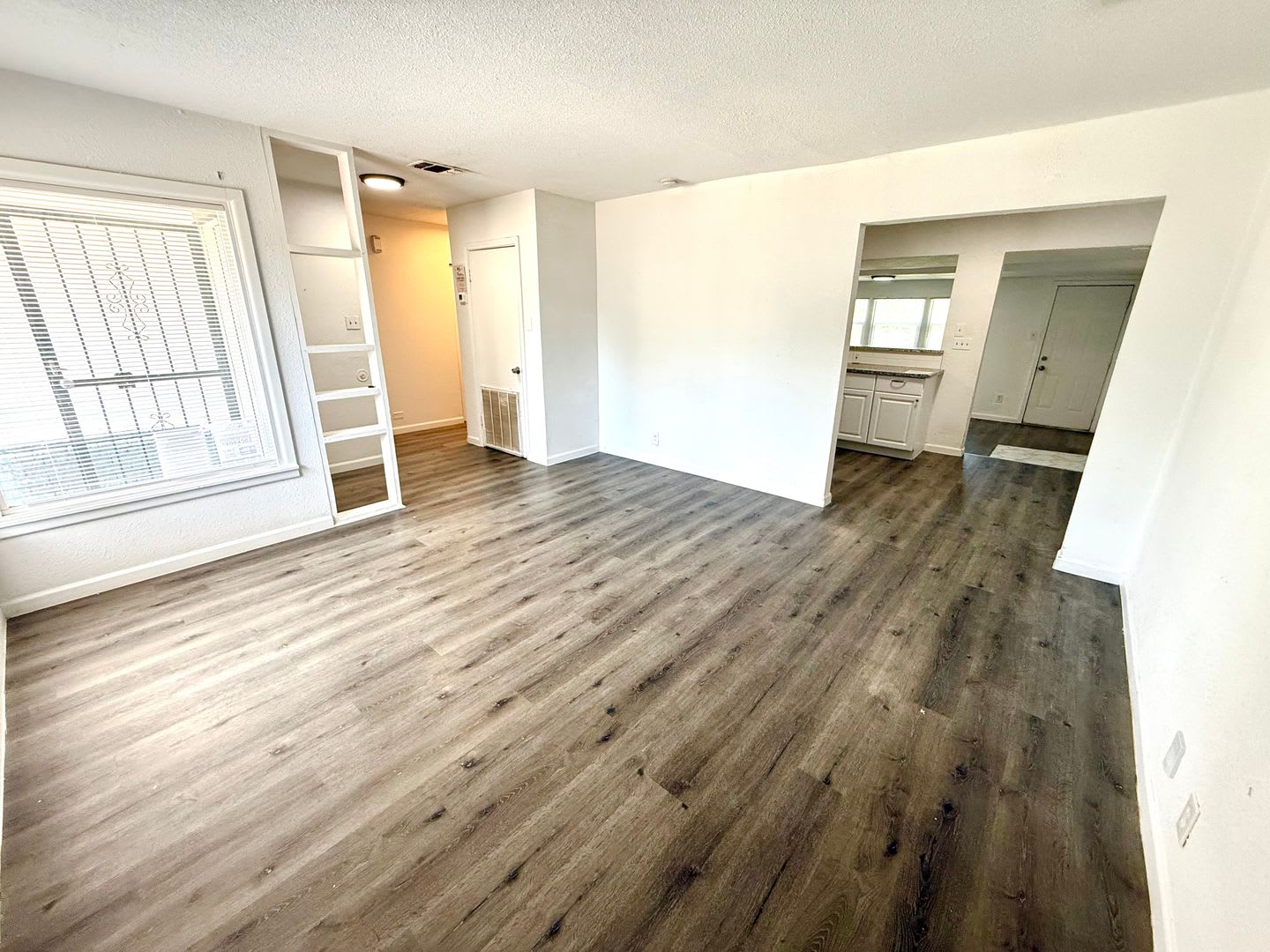 Charming 3-Bedroom Home with Fenced Backyard & Garage – photo 3