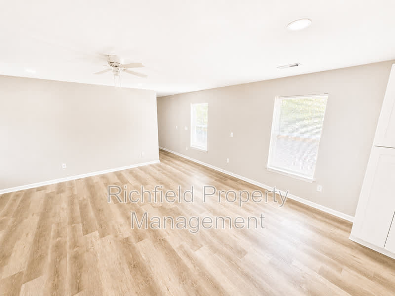 2511 Columbia Avenue – photo 5
