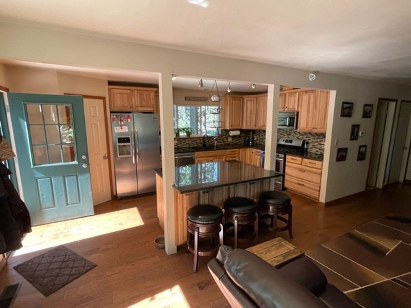 Charming pet friendly home available for a Seasonal lease 3-6 months starting Nov. 15th- May 1st! – photo 2