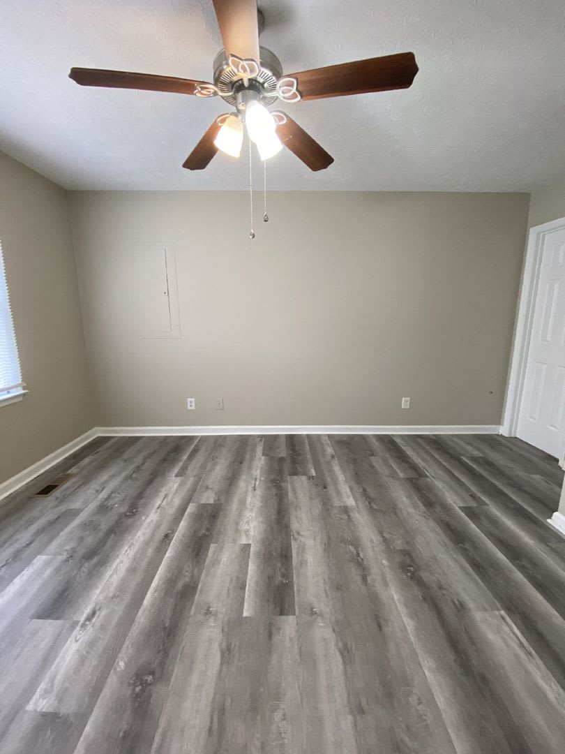 Charming, Pet-Friendly 3 Bedroom, 2 Bath Home on Whitehead Road – photo 5