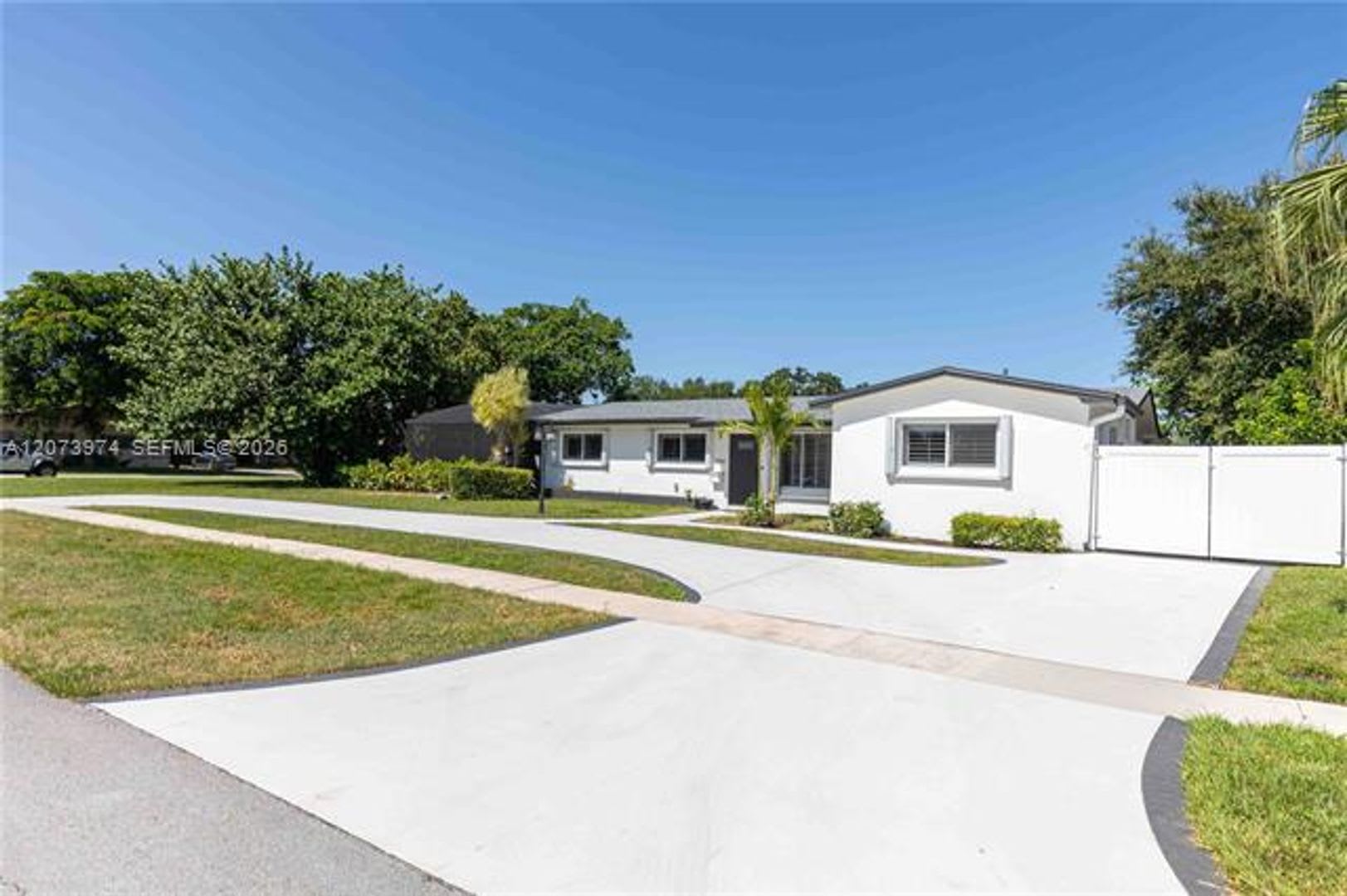 1900 NW 82nd Ter # 1900, Pembroke Pines, FL 33024 – photo 3
