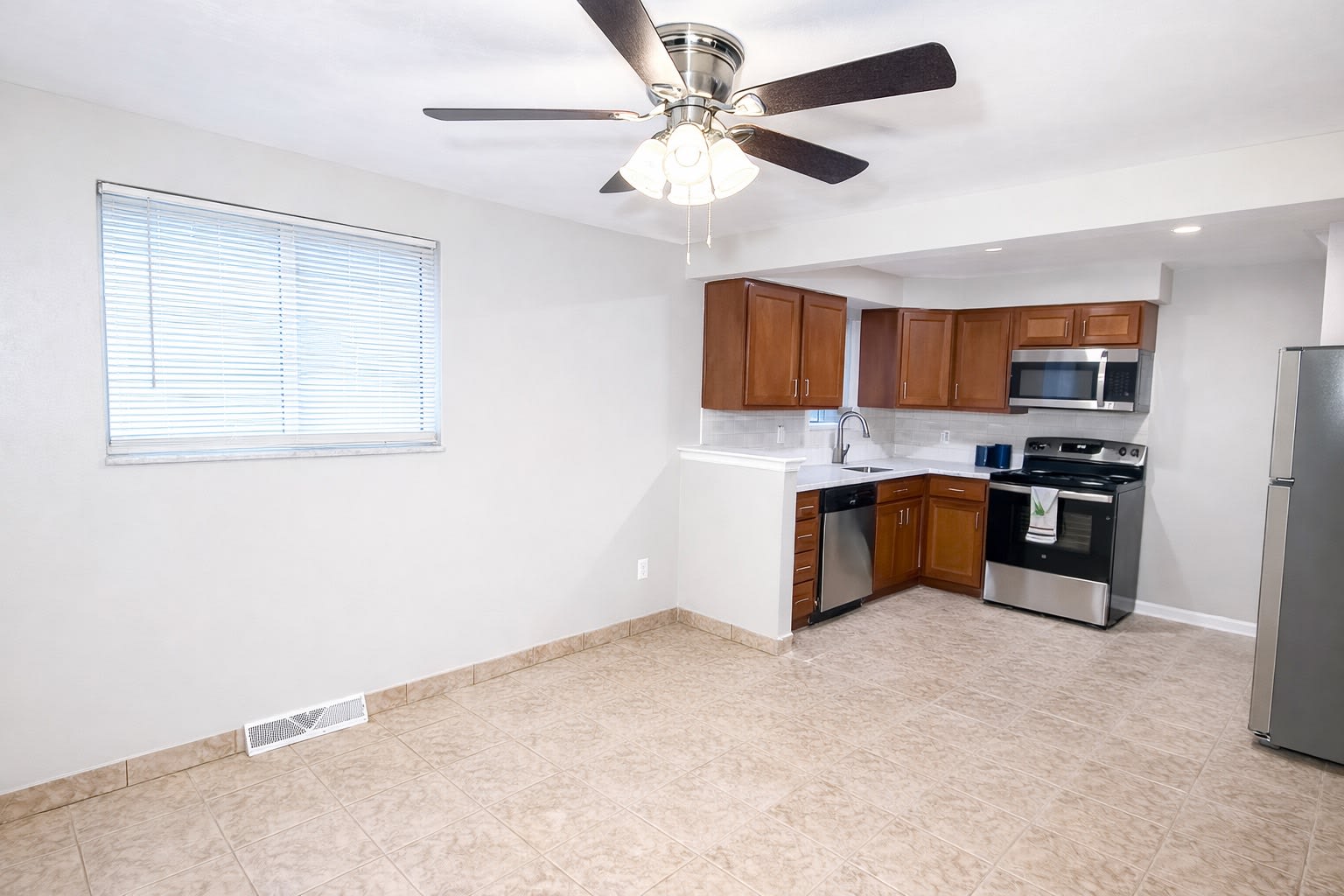 1684 HULTON ROAD – photo 4
