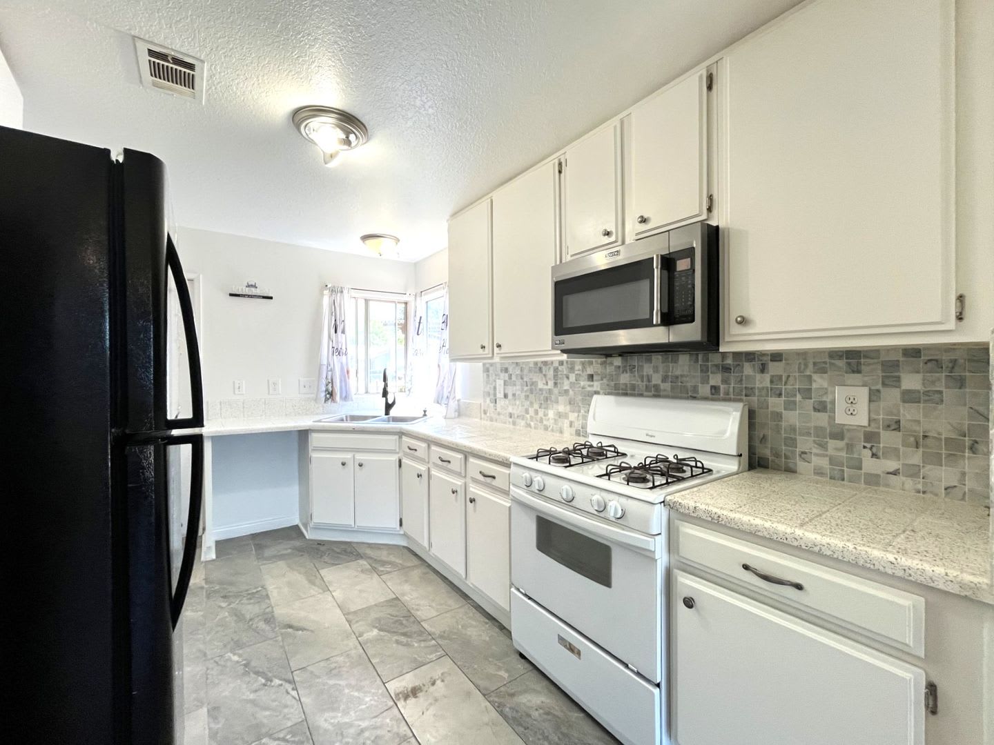 5 Bed 3 Bath In Highland Ca – photo 5