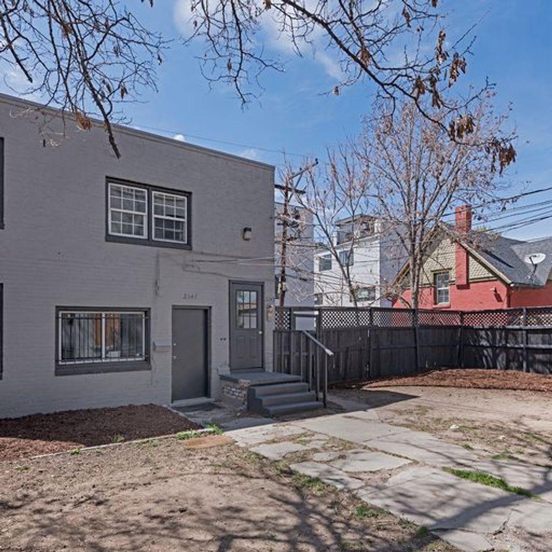 Nicely Renovated Cozy 1 Bed 1 Bath Units For Rent – photo 5