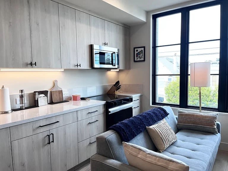 986 South Van Ness Avenue – photo 2