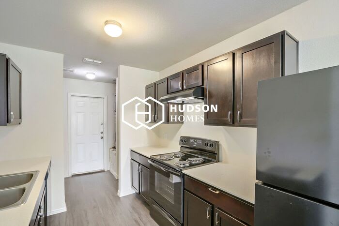 1805 Wellington Street – photo 5
