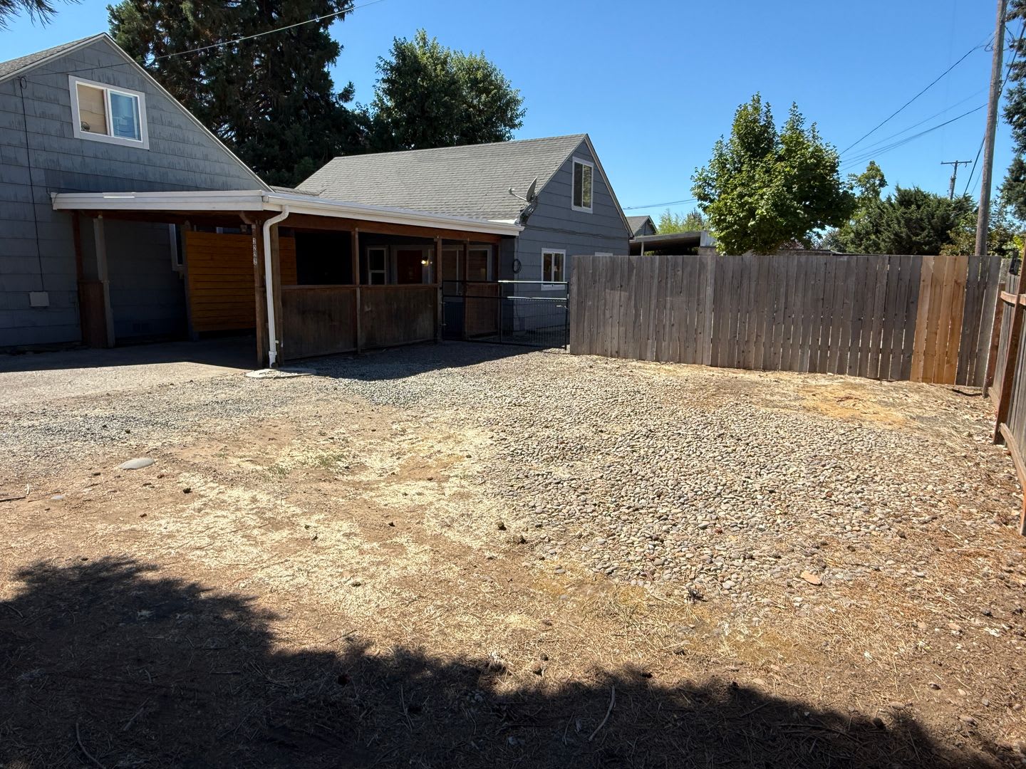 Updated 3-bedroom, 1 bath triplex in Springfield! – photo 2