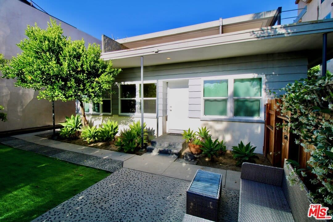 4336 Laurel Canyon Blvd – photo 1