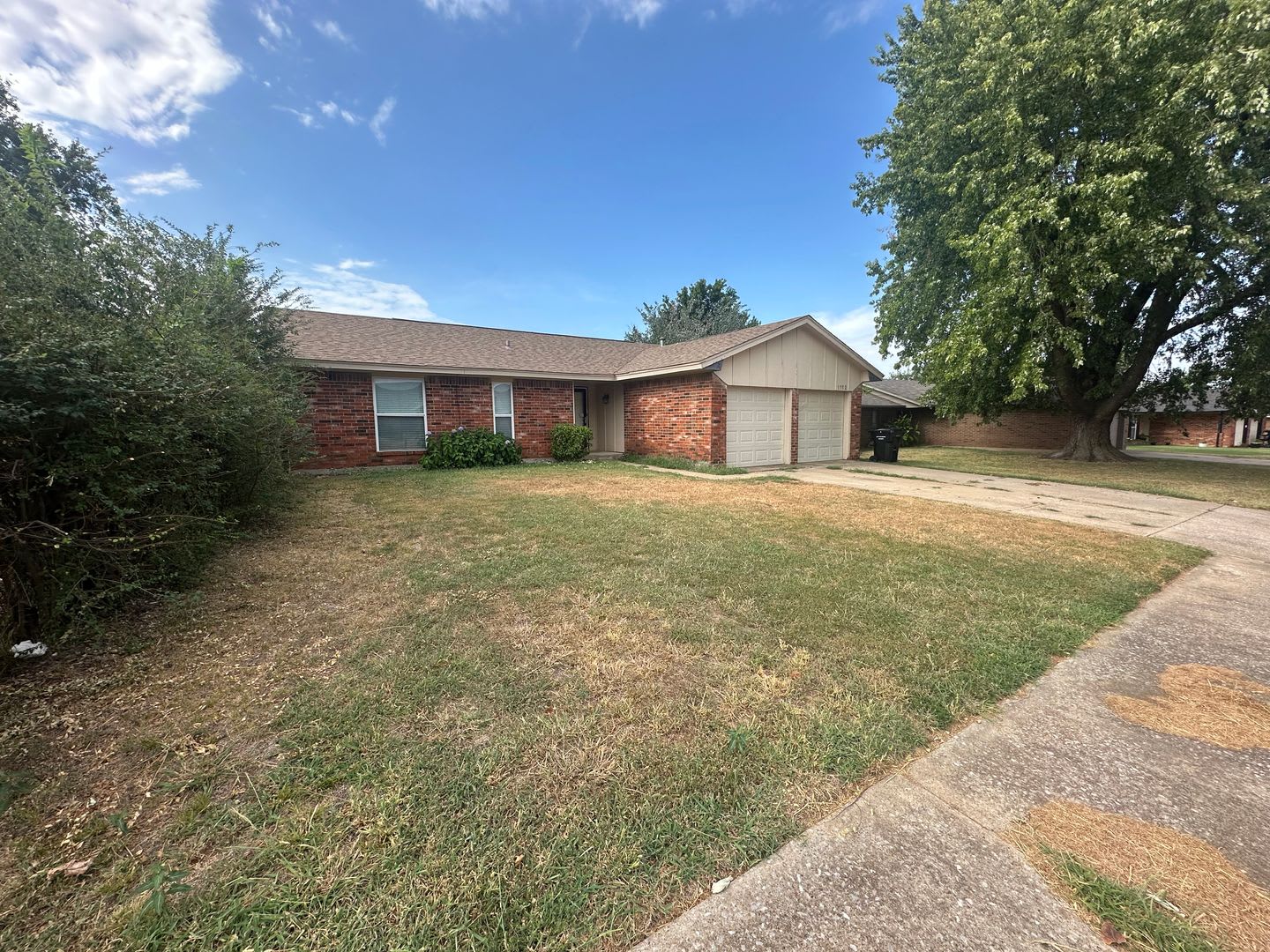 3 Bed, 2 Bath Brick Home w/2 Car Garage – photo 3