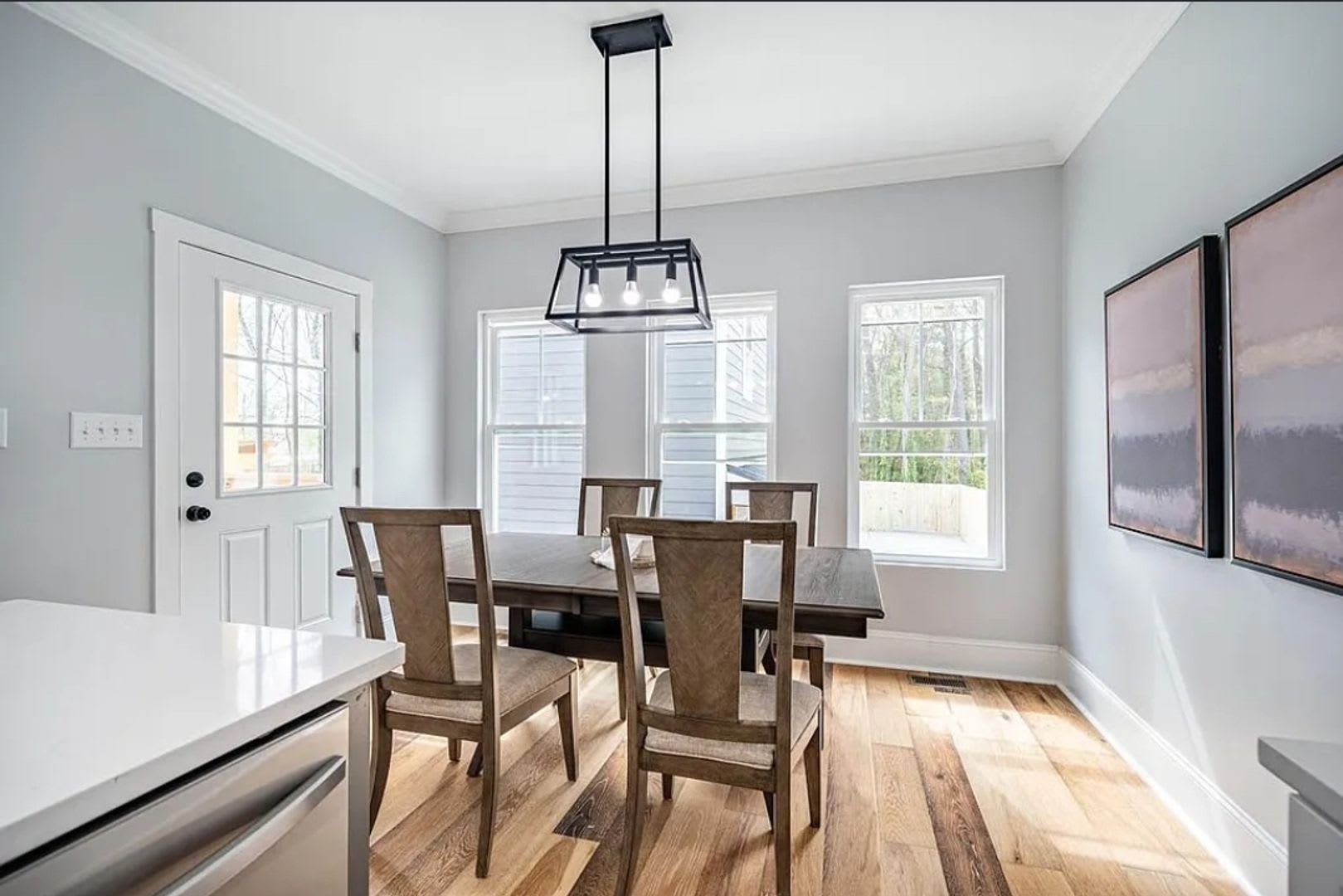 Room in 5 Bedroom Home at Booker Ave – photo 2