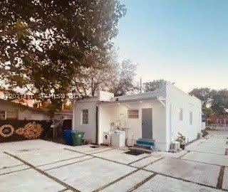 1145 NW 28th St – photo 2
