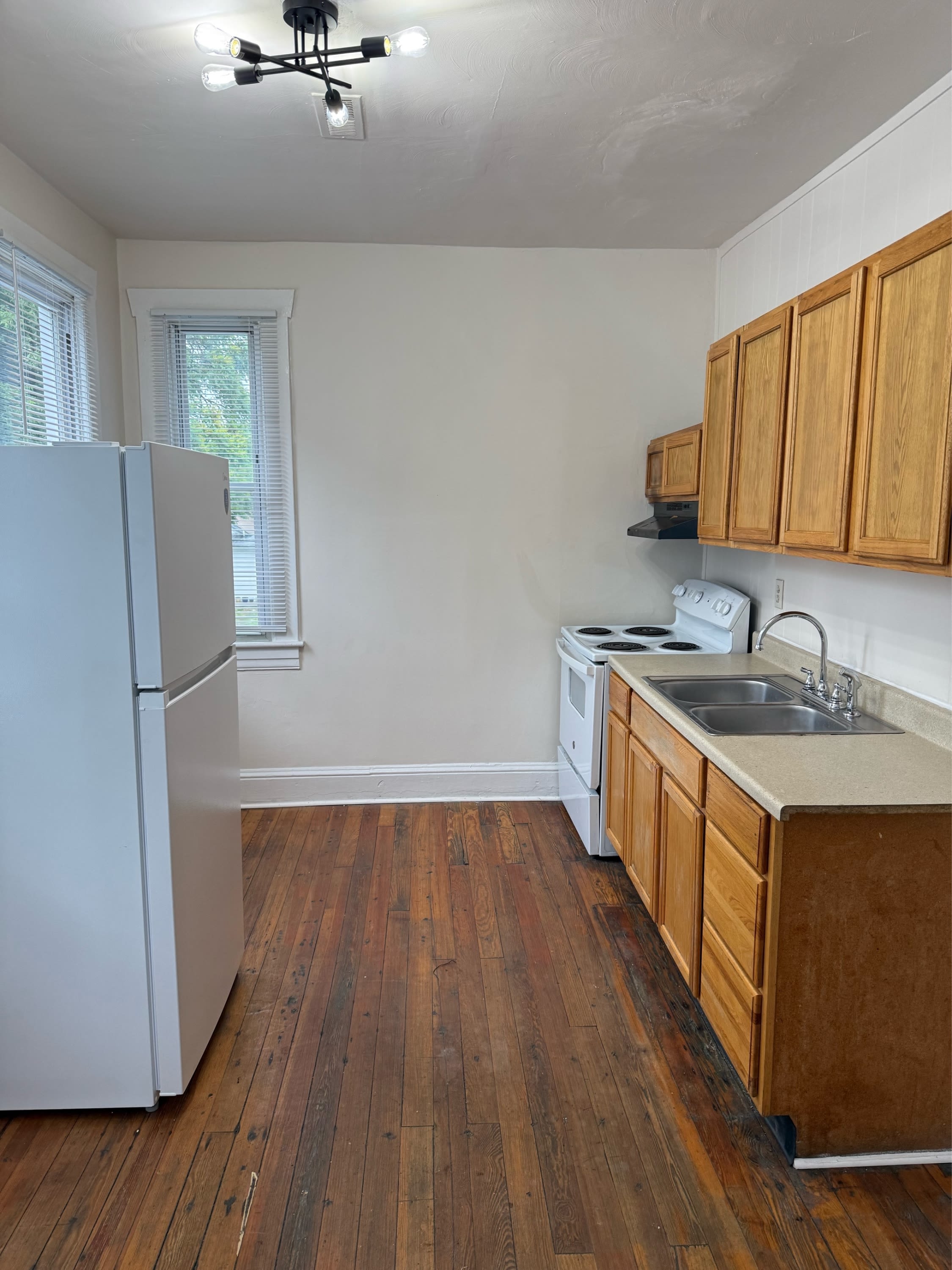 1020 jamison ave NE – photo 3