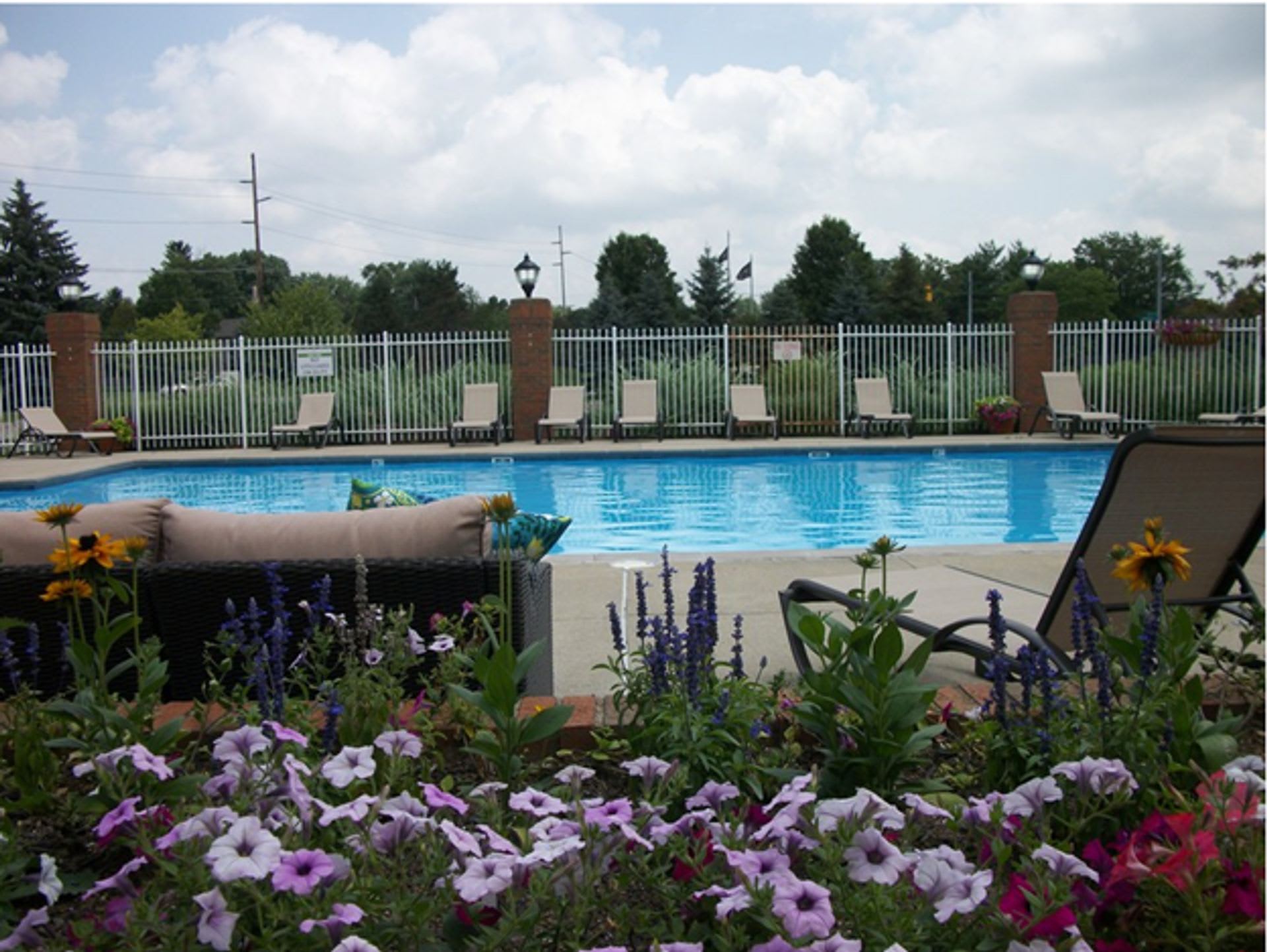Spacious 2 Bed, 2 Bath with Convenient Commute! – photo 3
