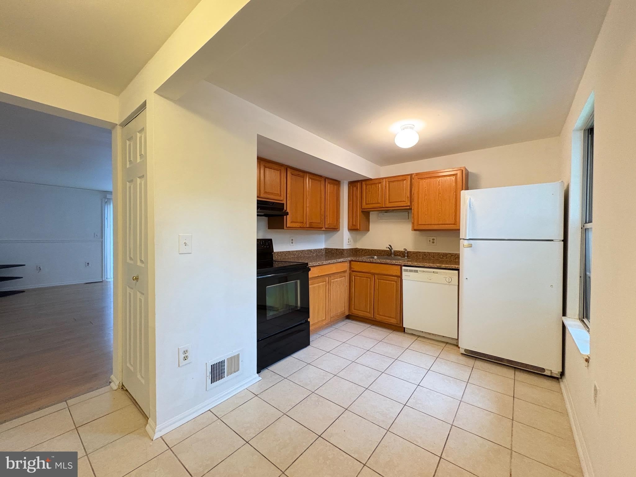 8316 FELSTED Lane – photo 3