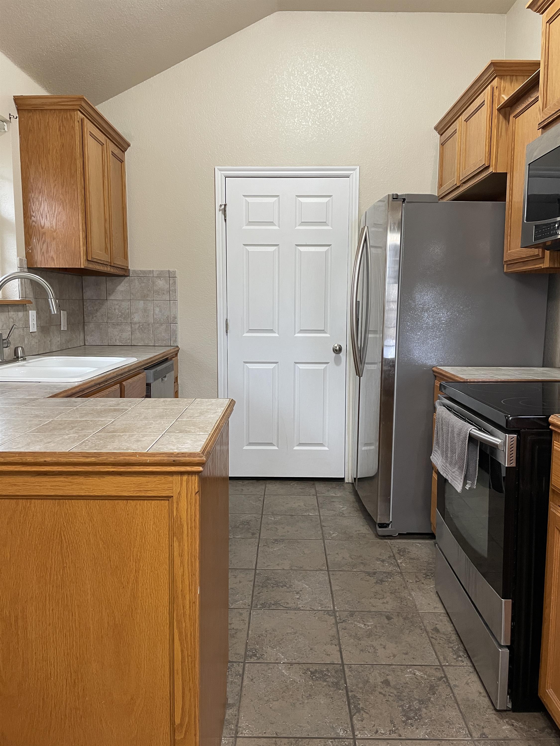 2513 Queenston Avenue – photo 5