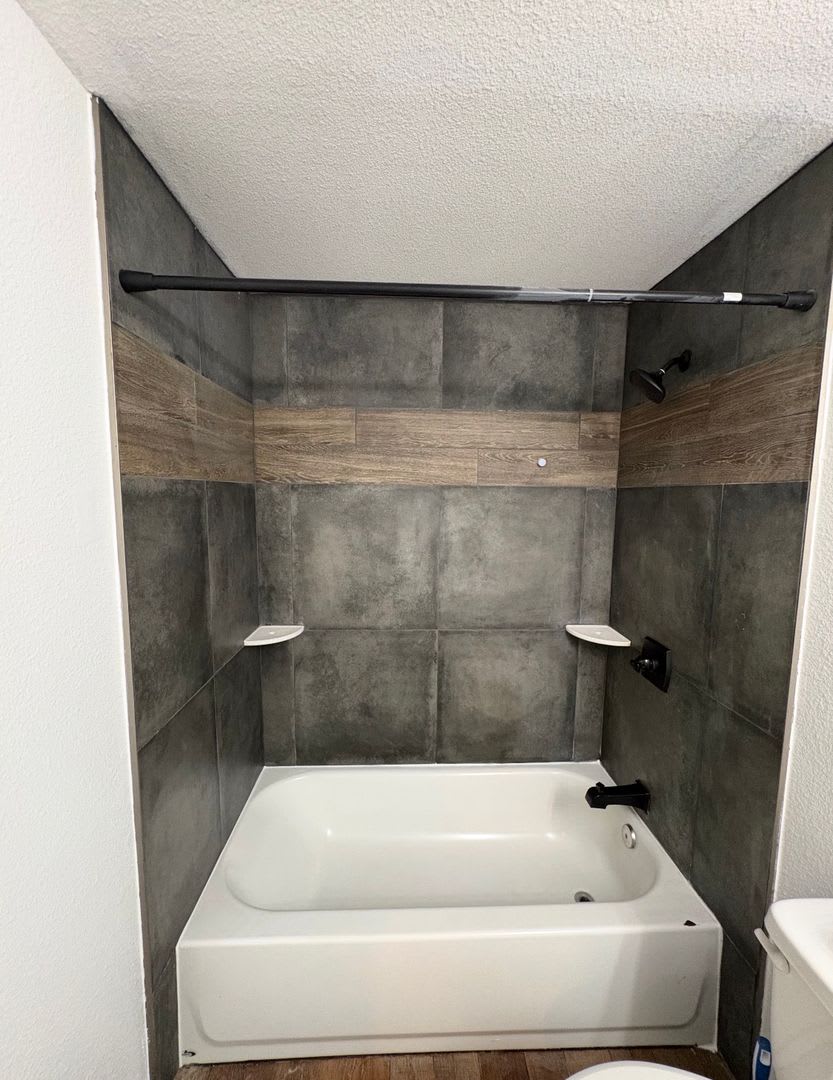 2 Bedroom 1 Bathroom 2 Parking Stalls – photo 4