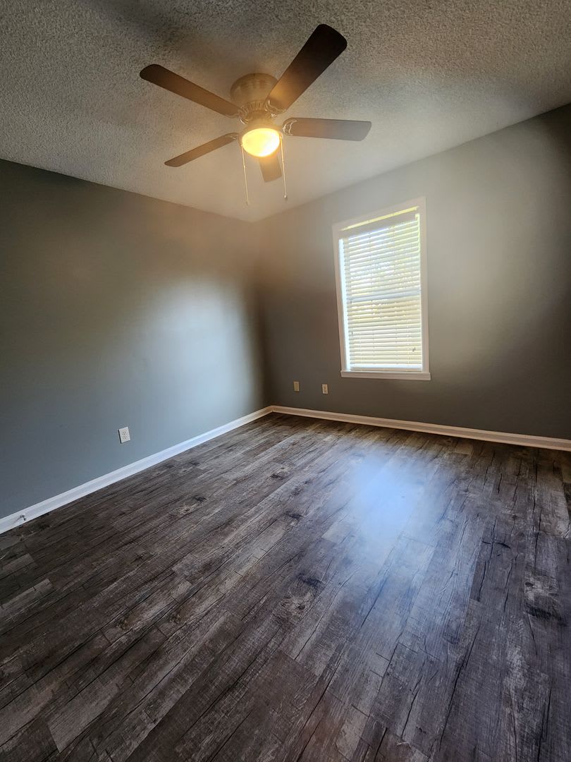 Bright & Inviting 3-Bedroom Home with Open Layout and Fenced Backyard – photo 2