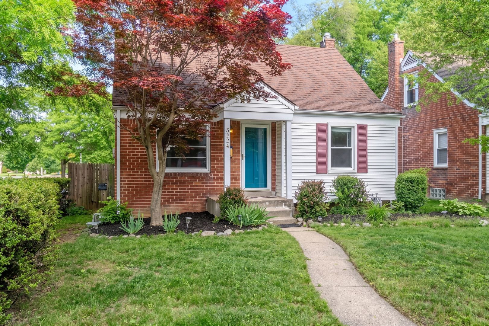 Spacious 3 Bedroom Home Full In Law Suite In Royal Oak – photo 2